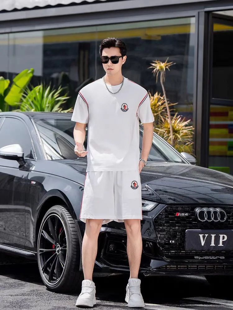 P560 Brand [MONCLER Mouth Covered] 2025 round neck short-sleeved shorts suit. The pure cotton fabric upper body will not be stuffy, the smooth and comfortable skin-friendly effect is more breathable, the fabric has its own texture, classic logo technology, a new interpretation from a unique angle, the first choice for fashion and versatility! Size: M-3XL (maximum wear: 190 pounds)