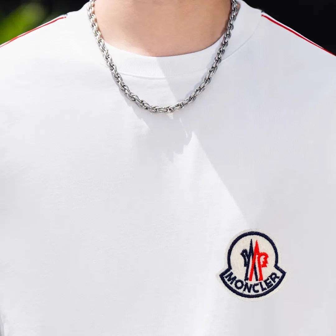 P560 Brand [MONCLER Mouth Covered] 2025 round neck short-sleeved shorts suit. The pure cotton fabric upper body will not be stuffy, the smooth and comfortable skin-friendly effect is more breathable, the fabric has its own texture, classic logo technology, a new interpretation from a unique angle, the first choice for fashion and versatility! Size: M-3XL (maximum wear: 190 pounds)