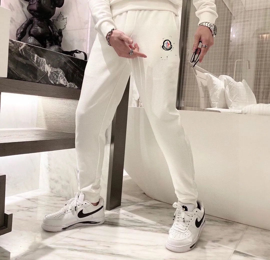 P360 [MONCLER] (Gospel for Fatty) hot-selling suit is coming. Focus on the original version of the official website. 2025 new hot-selling sweatshirt suit. The original order is the best. It is the meticulous work of top designers. It has a fitting and perfect upper body effect. All-natural high-quality Roman cotton 100%, close-fitting comfort, noble and elegant! Original hardware embodies elegance and nobility! Counter size: M-5XL (maximum wear up to 220 pounds)