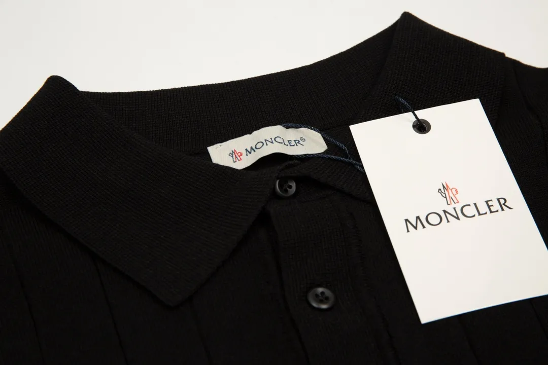 P190 Moncler/Moncler 2023ss new spring and summer knitted stretch lapel T-shirt, men's fashionable collar with contrasting color, front chest pocket, ultra-light and breathable knitted short-sleeved Polo shirt! If you want to look younger and more energetic in summer, you must have a polo shirt. It is a classic and versatile basic shirt that can be worn every time. It is a must-have and versatile item for men in summer. Whether you are doing business or leisure travel, it can switch between various styles for you, regardless of the occasion or body shape! , very cool and comfortable to wear in summer. The fabric feels smooth and comfortable, light and breathable, the upper body is cool and pleasant, and you will not feel stuffy at all. It is extremely skin-friendly, and the workmanship and wiring details are exquisite to the extreme. It is the first choice for high-end men! 48-56