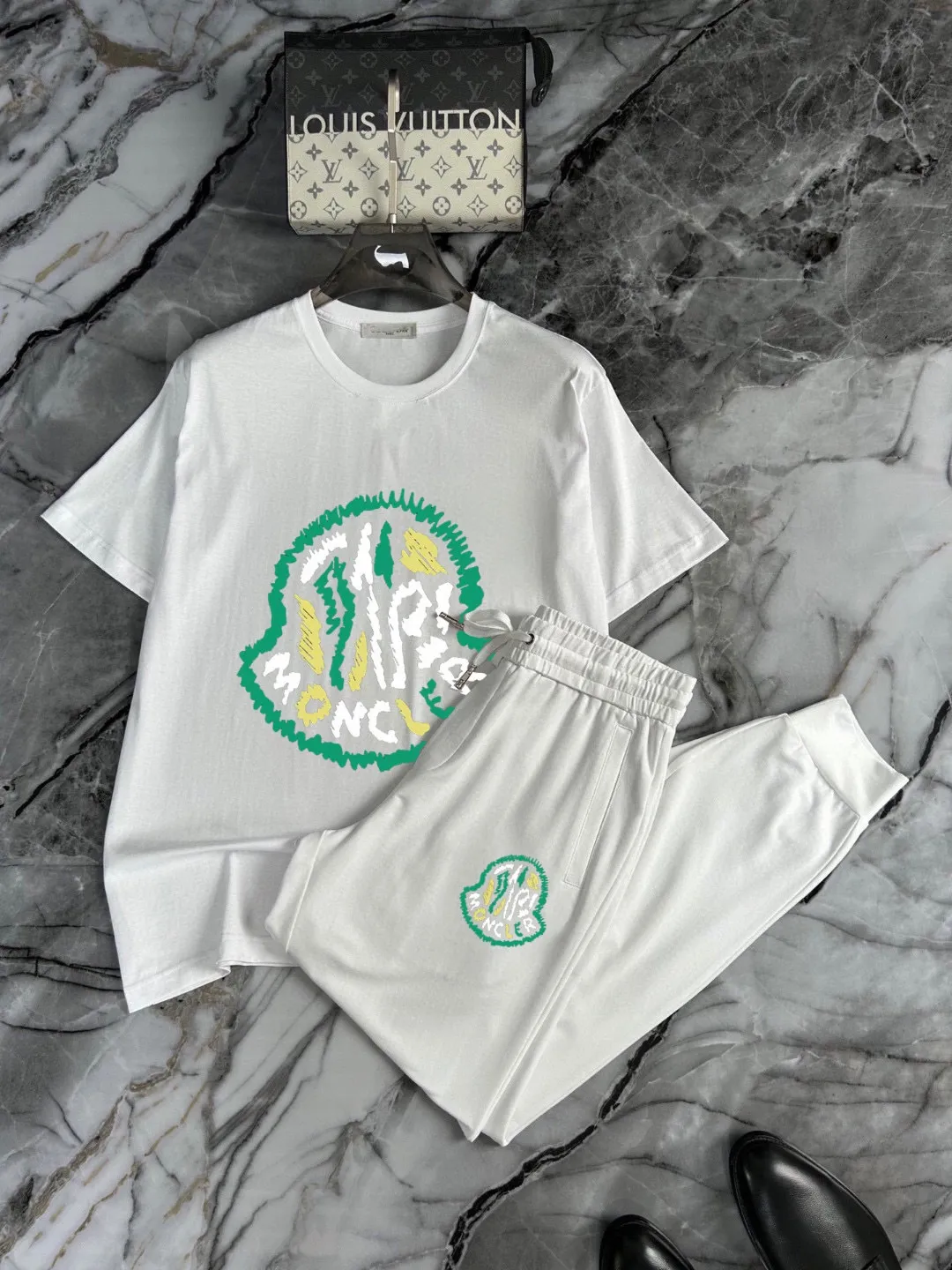 P320 [MONCLER] (Fat Man's Gospel) The same style as the 2025 official website. World-renowned luxury brand. Summer men's (double mercerized) high-quality 🐂 suit. It is made of imported original fabrics. It is a trendy style of the season and a versatile hit. Simple and elegant, precise workmanship allows you to be at the top of fashion. Size: M-5XL (can be worn up to 220 pounds)