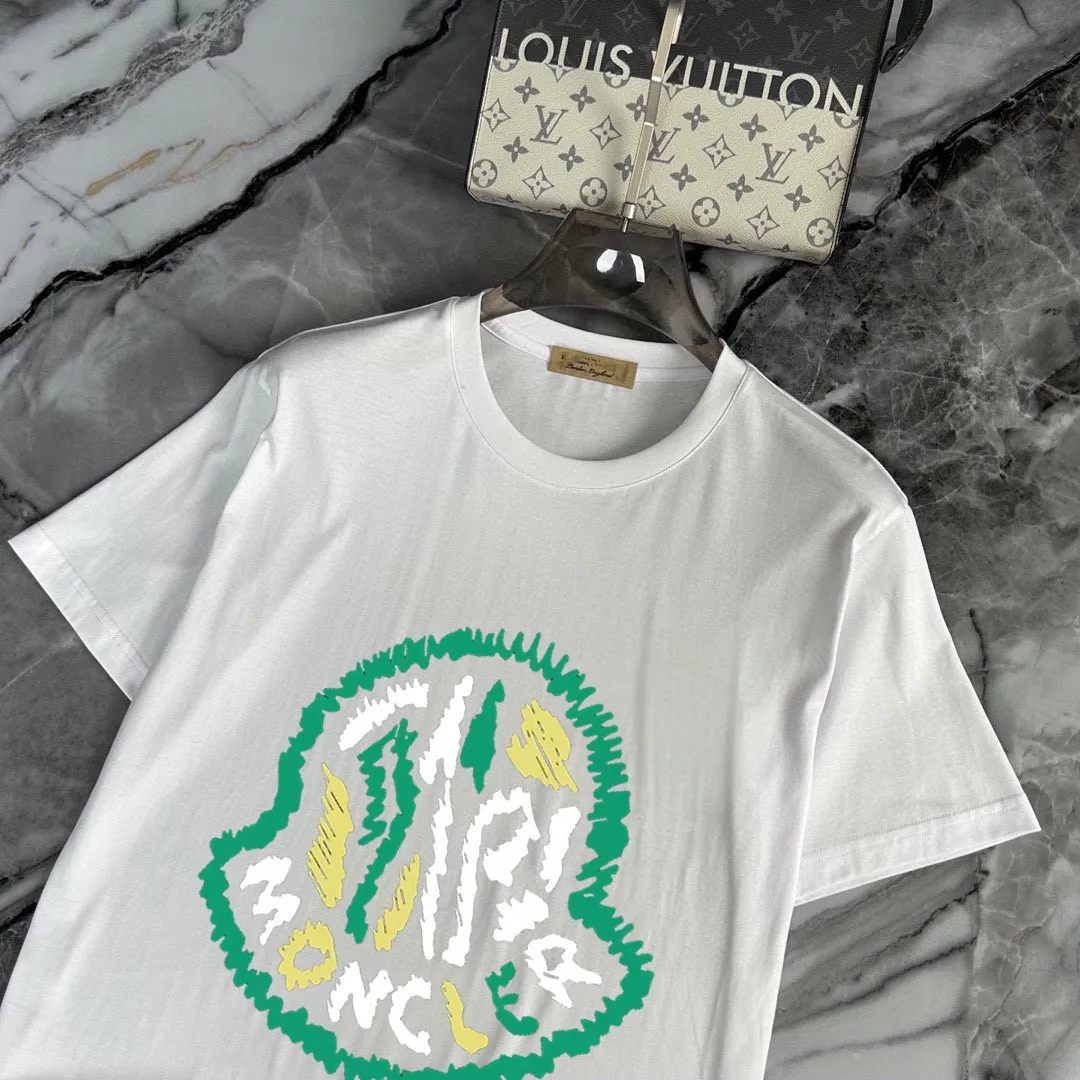 P320 [MONCLER] (Fat Man's Gospel) The same style as the 2025 official website. World-renowned luxury brand. Summer men's (double mercerized) high-quality 🐂 suit. It is made of imported original fabrics. It is a trendy style of the season and a versatile hit. Simple and elegant, precise workmanship allows you to be at the top of fashion. Size: M-5XL (can be worn up to 220 pounds)