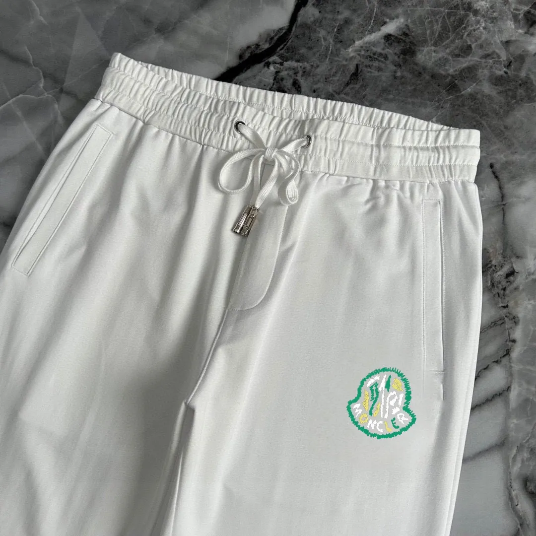 P320 [MONCLER] (Fat Man's Gospel) The same style as the 2025 official website. World-renowned luxury brand. Summer men's (double mercerized) high-quality 🐂 suit. It is made of imported original fabrics. It is a trendy style of the season and a versatile hit. Simple and elegant, precise workmanship allows you to be at the top of fashion. Size: M-5XL (can be worn up to 220 pounds)