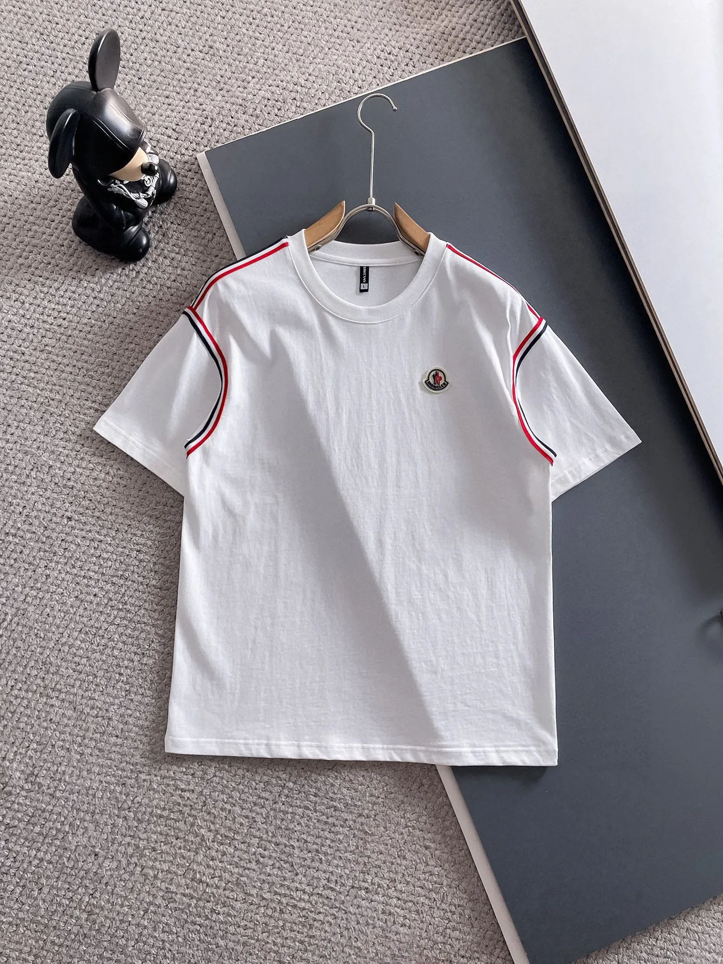 P560 Brand [MONCLER Mouth Covered] 2025 round neck short-sleeved shorts suit. The pure cotton fabric upper body will not be stuffy. The smooth and comfortable skin-friendly effect is more breathable. The fabric has its own texture. Classic logo technology. A new interpretation from a unique angle. Fashionable and versatile! Size: M-3XL (maximum wear: 190 pounds)