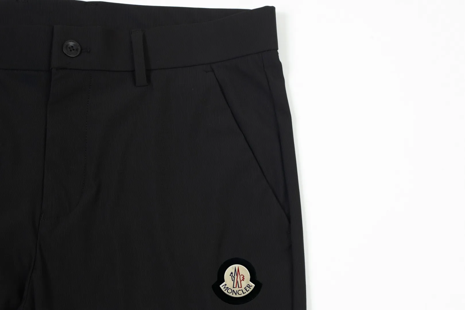 P250 Moncler spring and summer new model, two-color high-quality thin business casual fashionable ice silk trousers. Smooth, comfortable, anti-wrinkle and traceless good trousers. 🗯Soft texture, slightly elastic to the touch, cool ice silk trousers. Waist elastic band, fashionable version design. 🗯 Neat and neat line routing, suitable for both business and leisure! It can be easily controlled by all body types. Two classic colors are available. 🗯New summer product. Versatile and easy to match. The upper body is very simple, handsome and stylish. Both men and women can easily control it. Color: Black Gray Size: M-XXXL