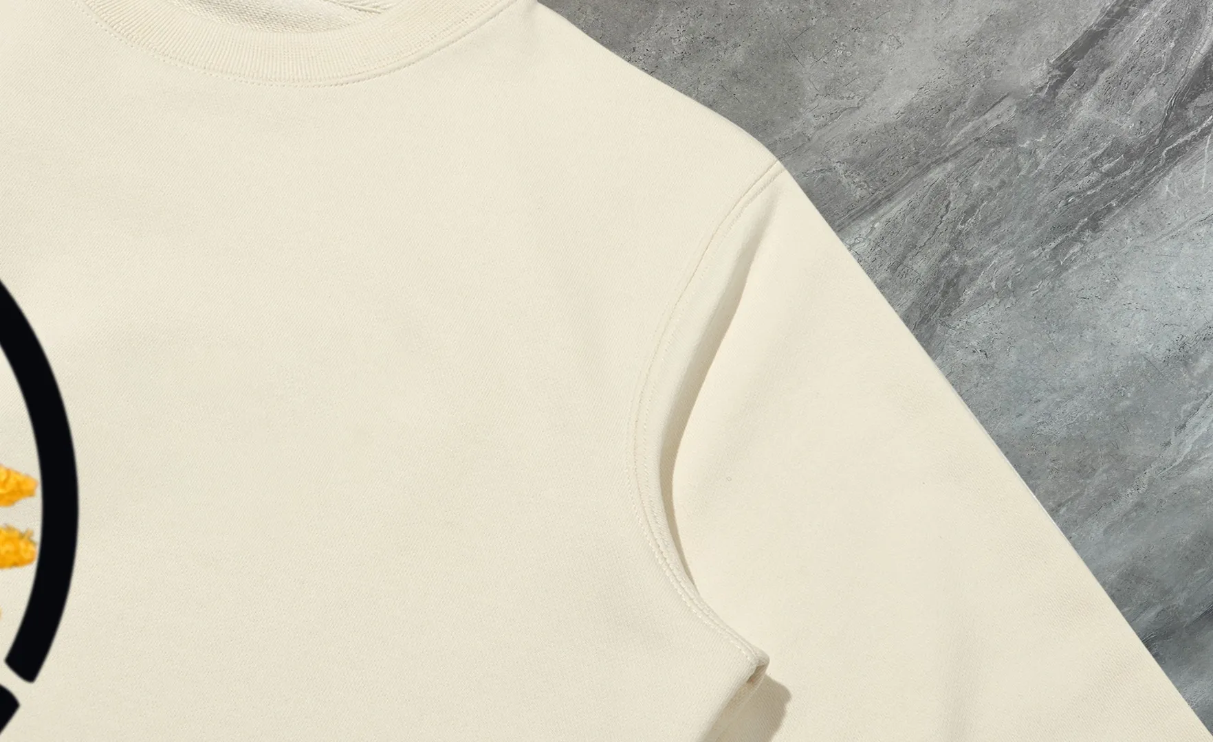 P210 High-version sweatshirt) [Long-term stock] 〖𝐌𝐎𝐍𝐂𝐋𝐄𝐑~Mask〗 Made of 440g heavy-weight fabric. It is different from the market currency. It can be matched with any variety and is properly handsome. 😎The whole dress is made of double waistcoats. The double waistcoats make the whole dress more three-dimensional. Not ordinary factories can do such fine work. 2025 Spring runway version of the T stage, on sale at the counter, round neck terry sweatshirt, high-end double-strand pure cotton, custom-made stretch ribs, dyed in the same vat, complete with three standards, matched with exquisite embroidered LOGO on the chest, simple and advanced, same style for men and women. Color: black, apricot, white, size: S M L XL 2XL