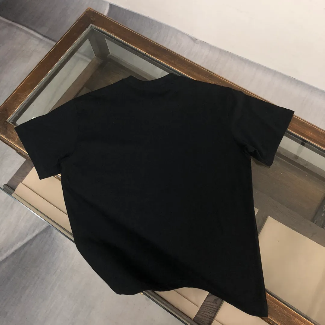 P160 🔥MONCLER The latest short-sleeved T-shirt for couples ~ Featured brand contrasting letter printing ~ The fabric upper body is comfortable and breathable, not stiff, slim cut, made of high-end custom-made pure cotton fabric! The upper body is comfortable and stylish, and it can be worn alone as an inner layer. It is a must-have for fashionistas! ! ! Color: black white Size: S～XL (loose version, please state your height and weight when placing an order)