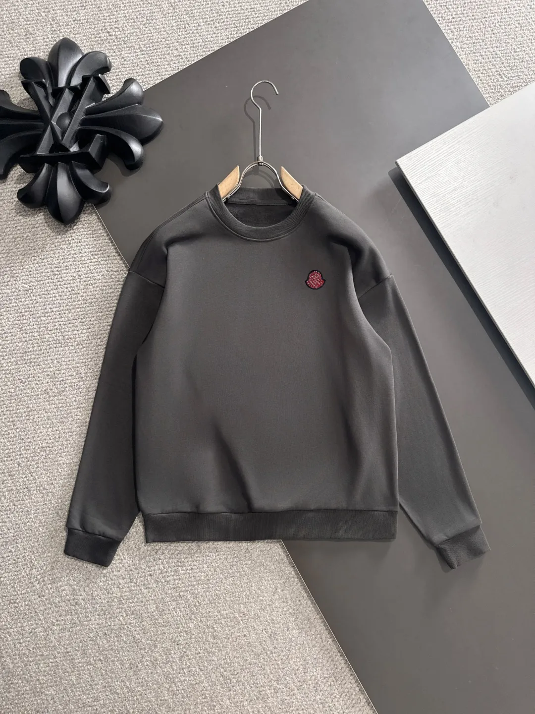 Next day shipping P720 MONCLER/Mongolian high quality 2025 autumn and winter new casual heavy industry suit exclusively developed by yb! High quality production! The top version of the trading company channel order, external orders for imported custom fabrics, high breathability and comfort, impeccable details, absolutely worth buying! This type of suit is also a must-have for lazy people. You don’t have to think about how to match it, you can just get it in one set! Brand element design concept, delicate and soft feel! It presents a casual cut and the upper body shape is great! On sale simultaneously on the official website! From a high-end men's positioning brand, the low-key luxury taste is irresistible! Exquisite workmanship and impeccable quality! The overall style is simple, fashionable and timeless, fully meeting the requirements of stylish and tasteful dressing! Sizes: S to XXL (or state your height and weight when placing an order)