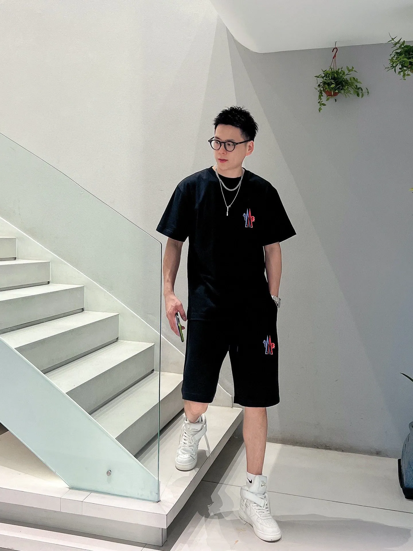 P280 Brand【MONCLER】2025 new men's short-sleeved shorts suit! Synchronous sales on the official website! High-end version on the market! It feels delicate and soft! Make you more comfortable to wear! The draped silhouette is awesome! Size: M-5XL (please state your height and weight when placing an order)