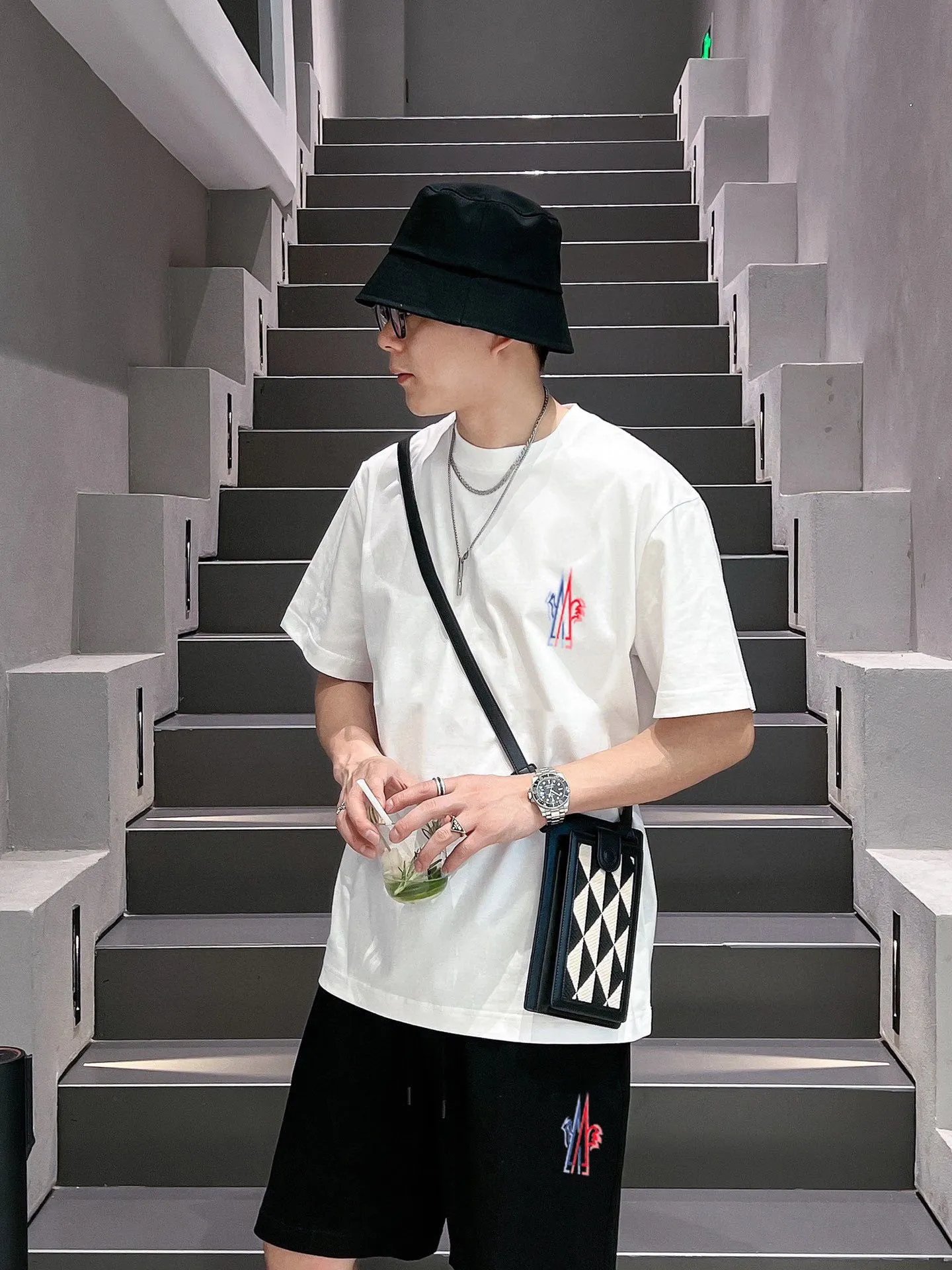 P280 Brand【MONCLER】2025 new men's short-sleeved shorts suit! Synchronous sales on the official website! High-end version on the market! It feels delicate and soft! Make you more comfortable to wear! The draped silhouette is awesome! Size: M-5XL (please state your height and weight when placing an order)
