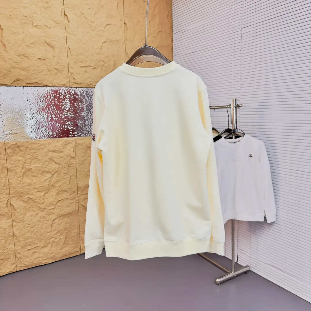 P280 Brand: Mengkou🤳𝐌𝐎𝐍𝐂𝐋𝐄𝐑 Fabric: ☑️Made of 440g double-strand pure cotton terry👕 Fabric: ☑️Thread with 1*1 double yarn thread. 🔜Comes with dyeing in the same tank. Craftsmanship: ☑️The embroidery uses 3D three-dimensional embroidery technology, 🇧🇫The original computer scan and print is restored 1:1. The pattern is clear and the needle count is dense. It is a rare high-end product on the market! 🇲🇩All three standards are complete! Size: ☑️S 〰️M 〰️L 〰️XL 〰️XXL