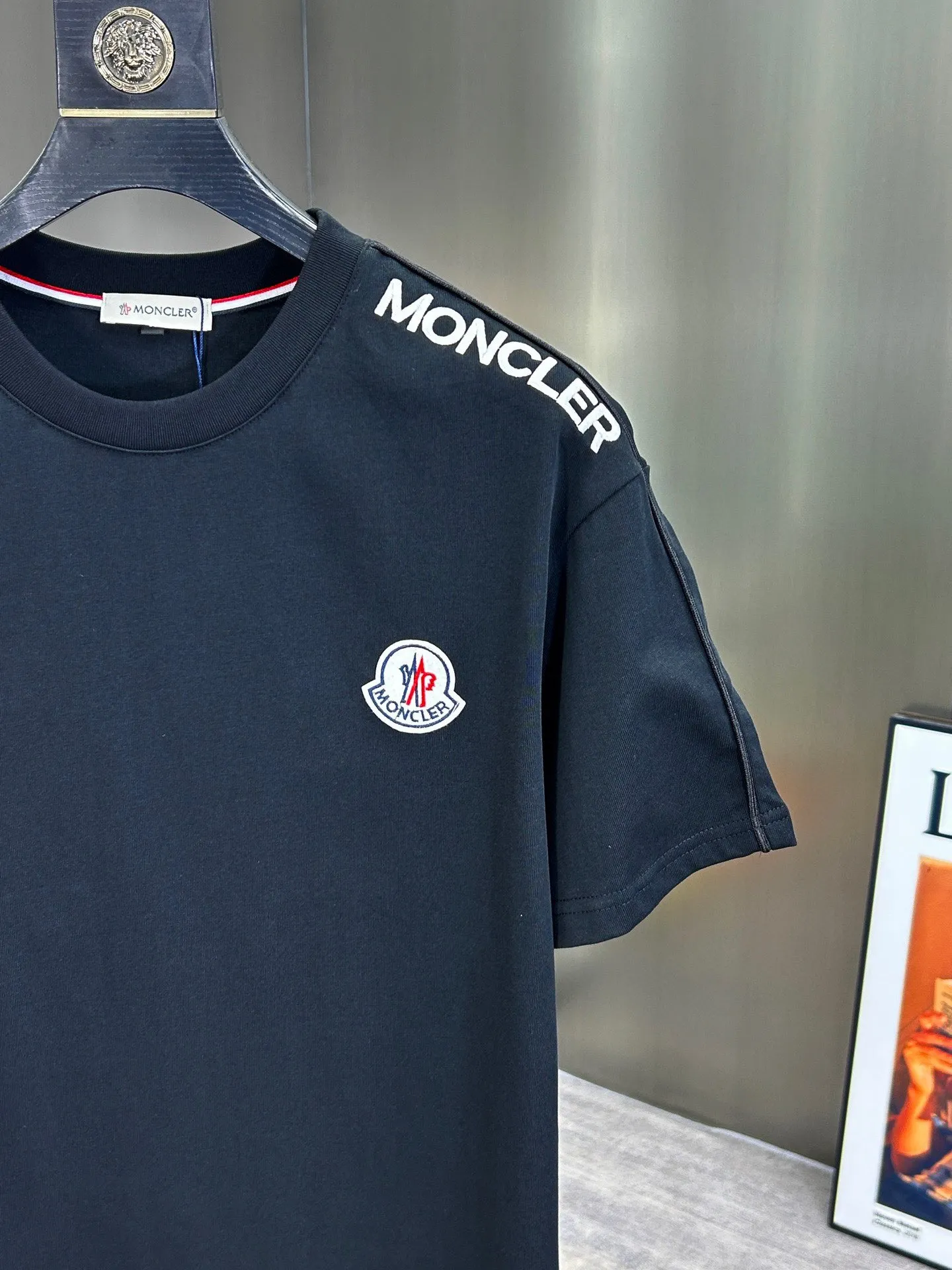 P560 Brand [MONCLER Mouth Covered] 2025 round neck short-sleeved shorts suit. The pure cotton fabric upper body will not be stuffy, the smooth and comfortable skin-friendly effect is more breathable, the fabric has its own texture, classic logo technology, a new interpretation from a unique angle, the first choice for fashion and versatility! Size: M-3XL (maximum wear: 190 pounds)