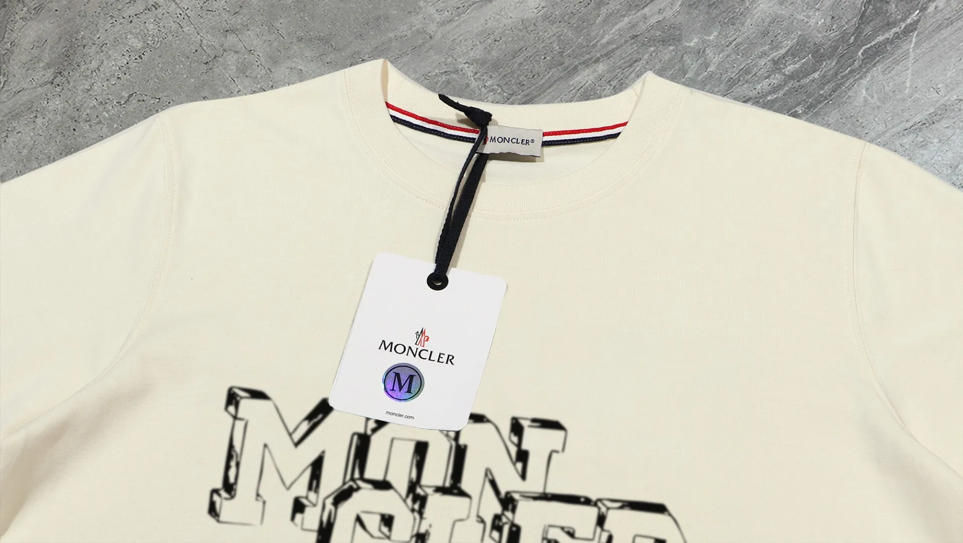 P210 High-version sweatshirt) [Long-term stock] 〖𝐌𝐎𝐍𝐂𝐋𝐄𝐑~Mask〗 Made of 440g heavy-weight fabric. It is different from the market currency. It can be matched with any variety and is properly handsome. 😎The whole dress is made of double waistcoats. The double waistcoats make the whole dress more three-dimensional. Not ordinary factories can do such fine work. 2025 Spring runway version of the T stage, on sale at the counter, round neck terry sweatshirt, high-end double-strand pure cotton, custom-made stretch ribs, dyed in the same vat, complete with three standards, matched with exquisite embroidered LOGO on the chest, simple and advanced, same style for men and women. Color: black, apricot, white, size: S M L XL 2XL