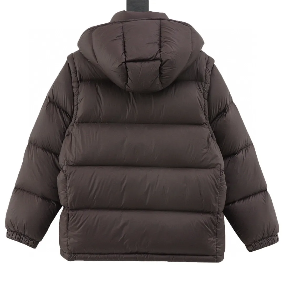P800 Detachable sleeves) Moncler/Mask 24Fw CYCLONE large logo detachable sleeves hooded down jacket, top version, different from ordinary versions on the market. This down jacket is made of iconic nylon fabric. 25D480T nylon windproof and rainproof fabric. The detachable sleeve design can easily adjust the style. The sleeves can be detached according to the climate conditions to create a simpler look. Customized nylon varnished fabric. The gloss is consistent with the color. The lining has two layers of gallbladder. Anti-drilling process to prevent velvet running. The felt embroidery label uses an imported BARUDAN/Behringer embroidery machine. The embroidery is clear, delicate and three-dimensional. It keeps the cold and warm. Exclusive customized hardware. Laser cutting with ultra-heavy craftsmanship for better warmth retention and the first choice to resist severe cold. It is made of 90 velvet, washed and labeled with NFC for better care. The whole piece of clothing, from the shape, thickness to accessory design, is mainly light on the upper body, keeping you warm on the city streets or during outdoor adventures.   Style number: A96# Color: black coffee size: 1-5