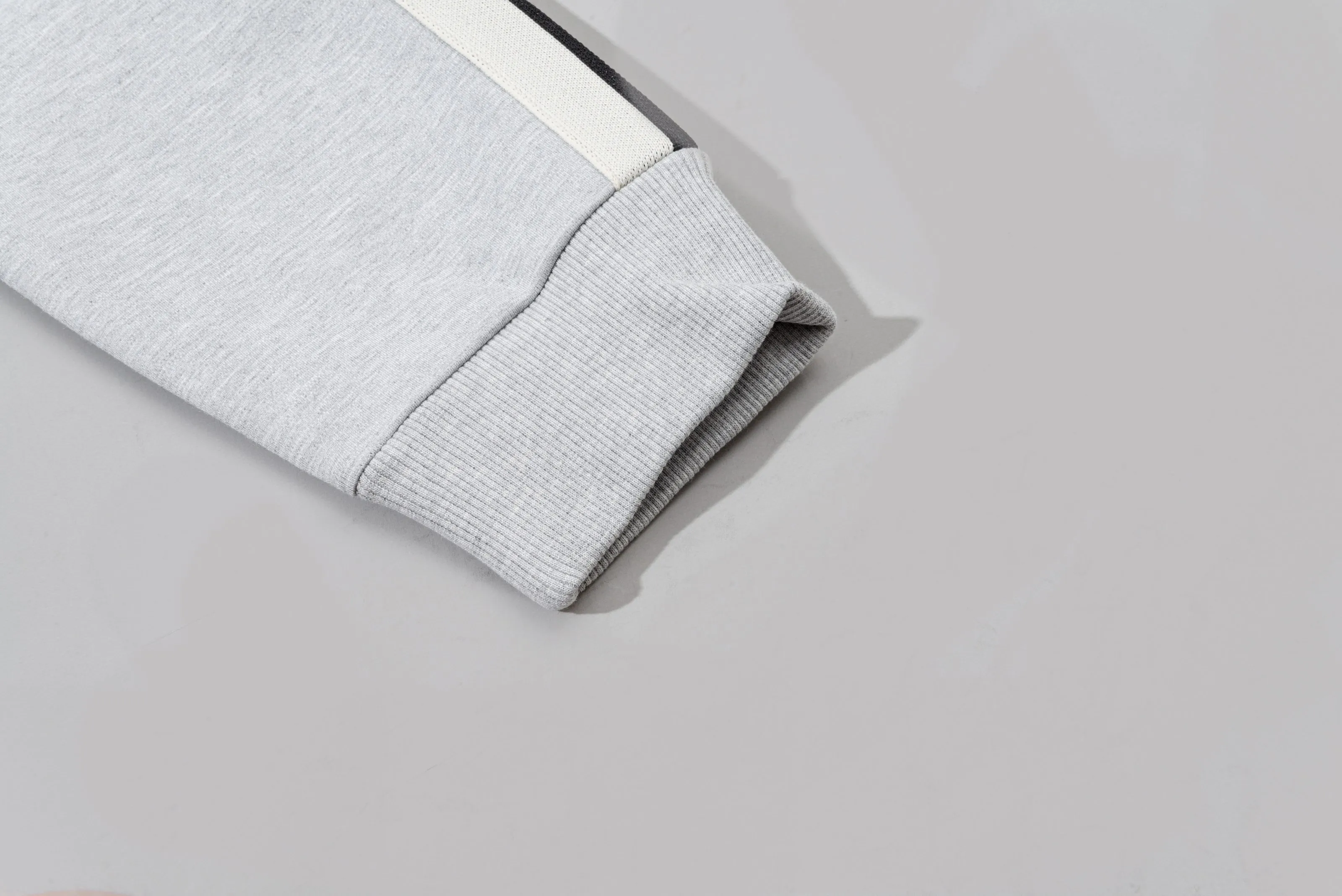 P270 MONCLER/muzzle Customized fabric suit casual sweatpants Simple side webbing splicing technology brand small chapter logo LOGO Official synchronization High version High quality Fashion personality Versatile trend Pure original quality Original fabric Hang tag Collar label Washed wheat Complete three standards Color: Black. Blue. Gray. Size: S-2XL
