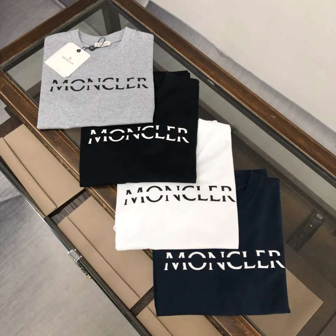 P150 Moncler 2025 new men's round neck short-sleeved couple's T-shirt, new spring and summer product, high quality 🔥🔥Fashionable and versatile, customized imported fabrics, comfortable to wear, breathable, fashionable without losing personality, casual and casual upper body, handsome and stylish, showing the temperament of a big brand. All three standards are complete! ! Color: Black White Gray Royal Blue Size: S-XL (loose fit)