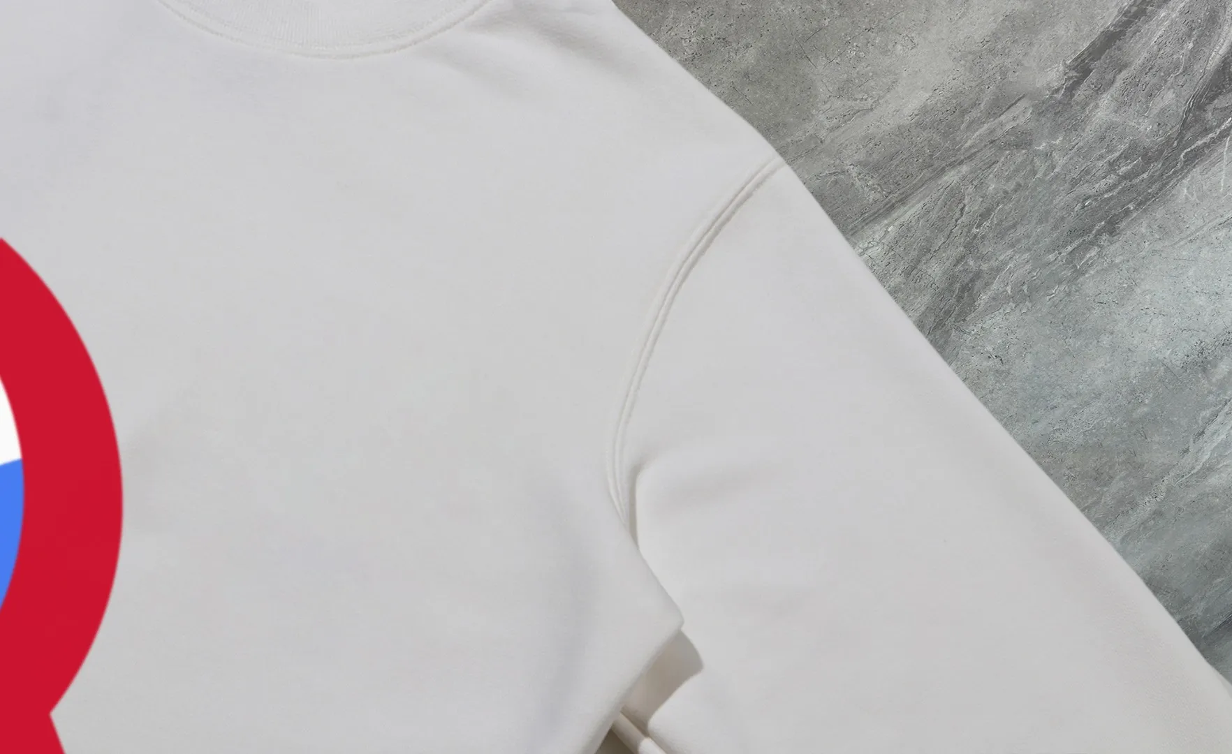 P210 High-version sweatshirt) [Long-term stock] 〖𝐌𝐎𝐍𝐂𝐋𝐄𝐑~Mask〗 Made of 440g heavy-weight fabric. It is different from the market currency. It can be matched with any variety and is properly handsome. 😎The whole dress is made of double waistcoats. The double waistcoats make the whole dress more three-dimensional. Not ordinary factories can do such fine work. 2025 Spring runway version of the T stage, on sale at the counter, round neck terry sweatshirt, high-end double-strand pure cotton, custom-made stretch ribs, dyed in the same vat, complete with three standards, matched with exquisite embroidered LOGO on the chest, simple and advanced, same style for men and women. Color: black, apricot, white, size: S M L XL 2XL