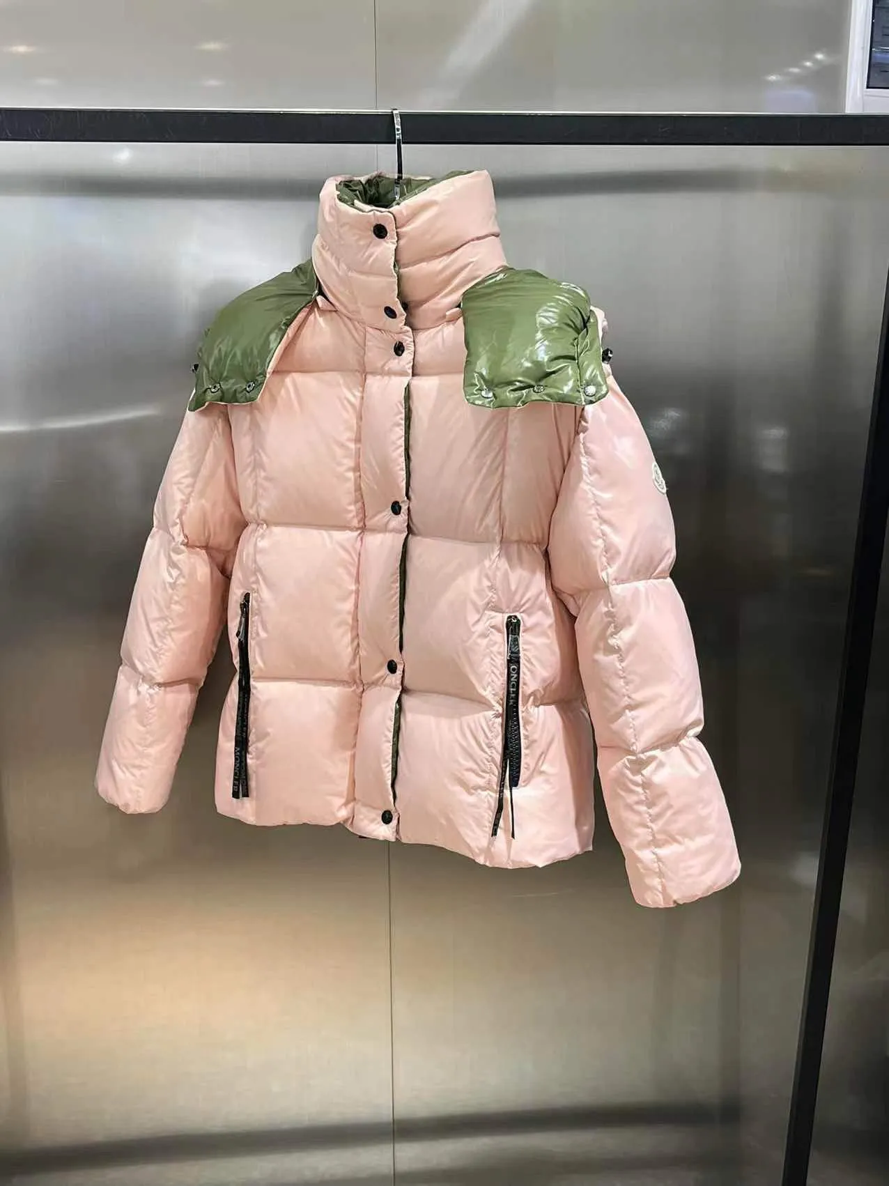 P700 🆕❤️😘2023 new Moncler short down bakery color: black, milk white, ice blue, black pink lining, white pink lining, bright red, pink lining green, Size: 0123