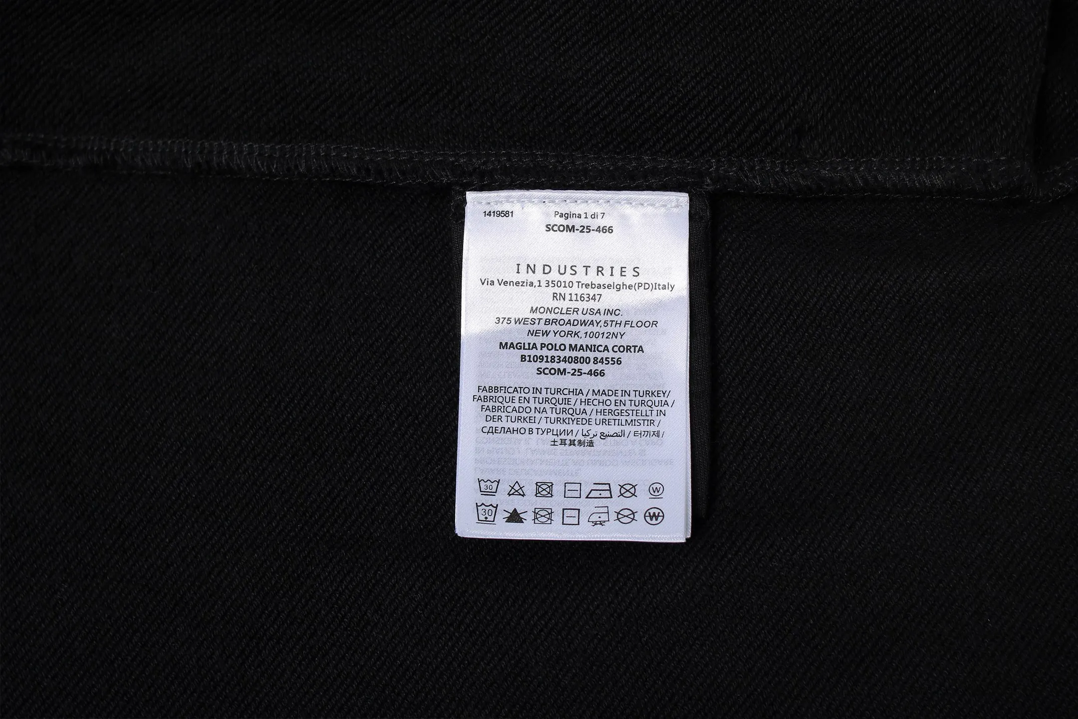 P450 [Exclusive supply] Moncler emblem stand collar solid color zipper jacket. Original purchase and development for 7,300. The fabric is made of 480 grams of Austrian cotton sweatshirt fabric, the lining is made of 180 grams of combed cotton plain weave, the ribs are made of 380 grams of 1*1 trendy brand ribs, the fabric is fermented, high-temperature heat transfer, customized 1:1 chapter, customized 1:1 zipper, customized 1:1 trademark, fitted version. The overall wiring is straight and delicate, the fabric is comfortable and soft, and the color is consistent without color difference. It can be matched with the same style to create a fashionable look and suit various occasions. Size:S-M-L-XL
