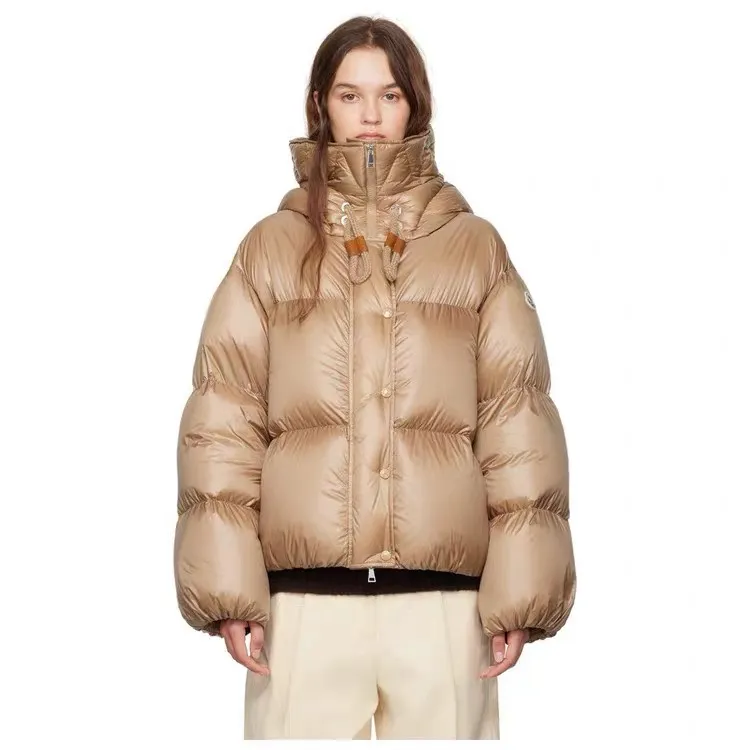 P920 Style number: Y122 Moncler Borey hooded down jacket m hood rope puff bread women's lightweight longue saison nylon down jacket, DIST certified, quilted design. Dropped shoulders, drawstring hood, and funnel neck for a casual and lazy look. Two-way zipper and snap button on the front, elastic hem and cuffs for better wind protection and warmth. The sleeves have hidden snap buttons that open and can be worn as a cape. 90 velvet filling. Color: black/coffee Size: 0/1/2