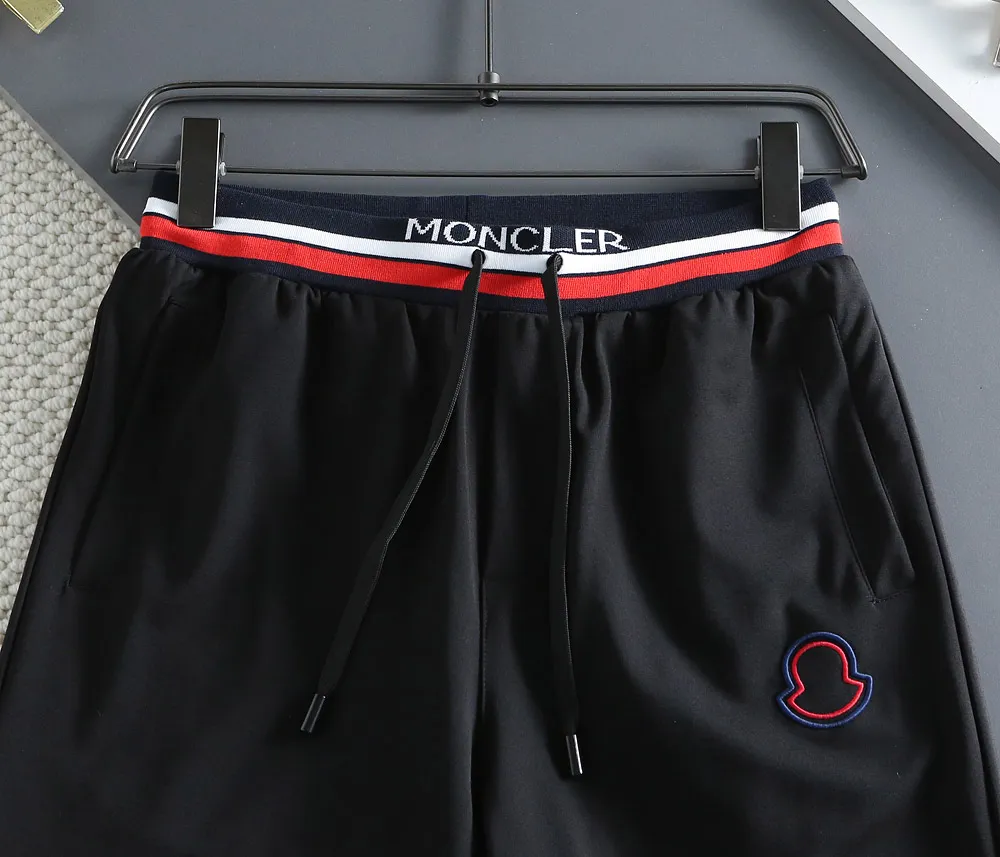 P210 🌸🌸 Moncler 2025 spring and summer new trousers [knitted trousers] feel comfortable to wear, low-key yet luxurious, very high-end, with pockets designed to be fashionable and high-end. Needless to say, the trousers style and tailoring needless to say, the upper body is exquisite and vivid. Really first-class and top-quality materials. Really top-level casual pants and elastic pants, of outstanding quality. After heavy washing, the trousers are very soft and not picky. The upper body is absolutely stylish. Extremely luxurious. Size:M-4XL
