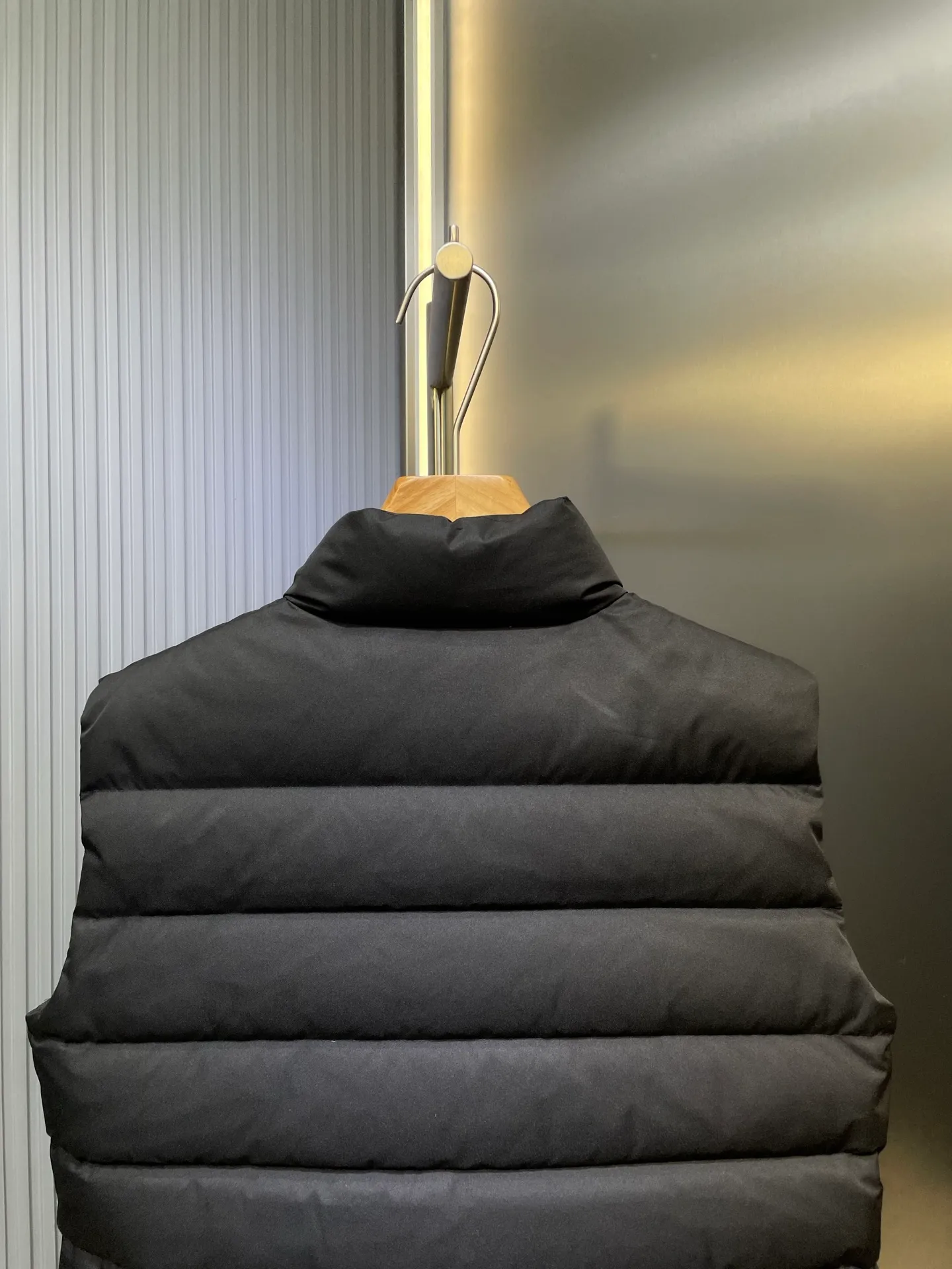 P610 moncler🌟 Original customized hardware accessories are all imported and original customized. Welcome to compare. Absolutely high quality. Use top-grade 95 white duck down. Super soft. Full and fluffy. Super heavy work. Fabric workmanship. Perfect version. Pay attention to the fabric. Super comfortable. Exclusive model. Non-market product. Same style for men and women. Size: s m l