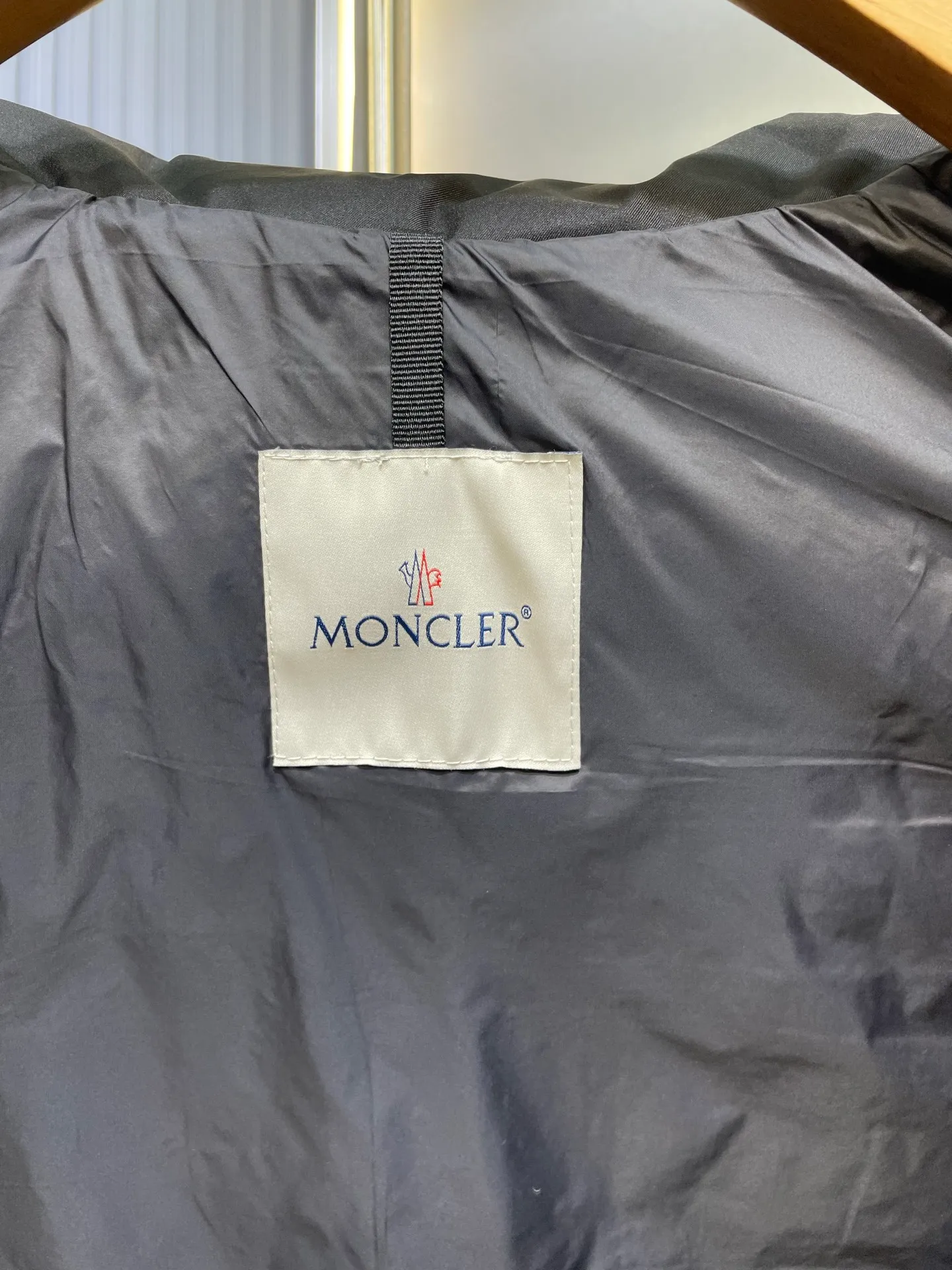 P610 moncler🌟 Original customized hardware accessories are all imported and original customized. Welcome to compare. Absolutely high quality. Use top-grade 95 white duck down. Super soft. Full and fluffy. Super heavy work. Fabric workmanship. Perfect version. Pay attention to the fabric. Super comfortable. Exclusive model. Non-market product. Same style for men and women. Size: s m l