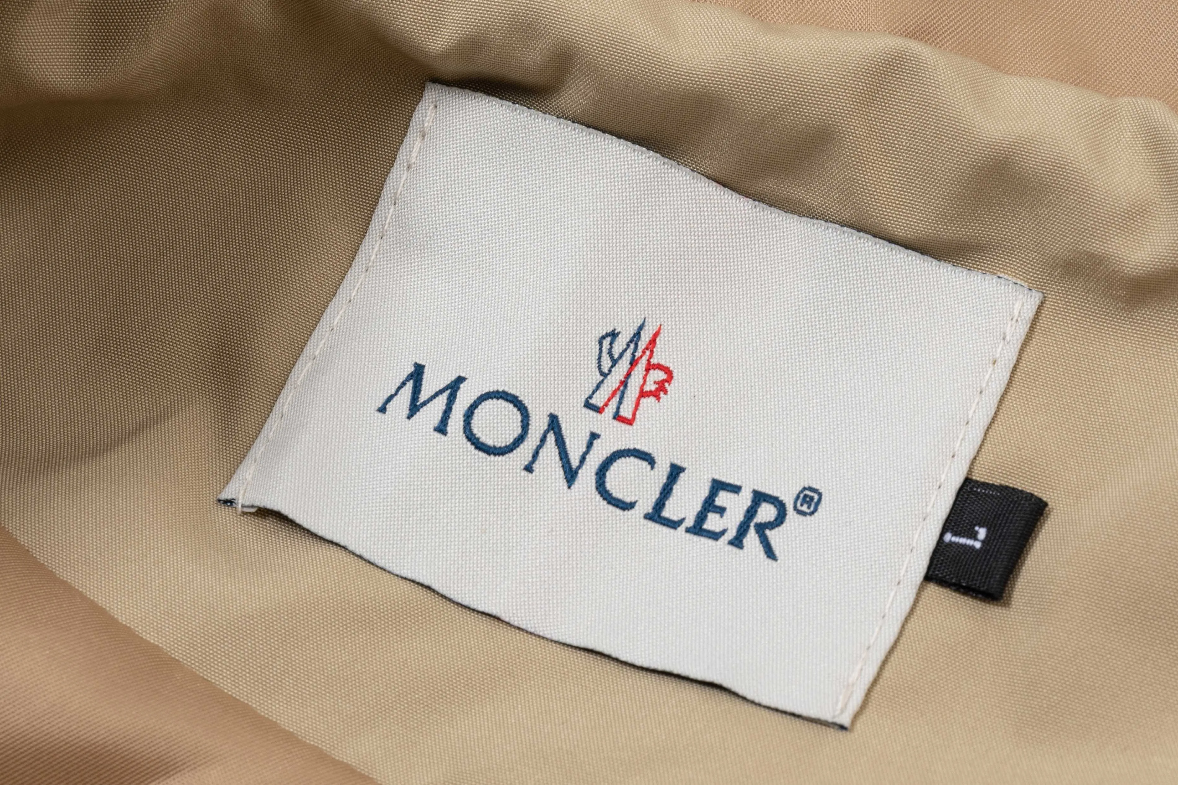 P320 2025 Mouthless MONCLER... New style for autumn and winter Hardware logo. High-quality hooded jacket. Mainly recommended version. Customized fabrics. Higher grade. High-density memory brushed lining. More fashionable and comfortable. High-standard customization. The upper body is very stylish. Classic and versatile. It can be matched with any fashion. The version is super good. It is recommended!  Color: Khaki Black Size: M-4XL