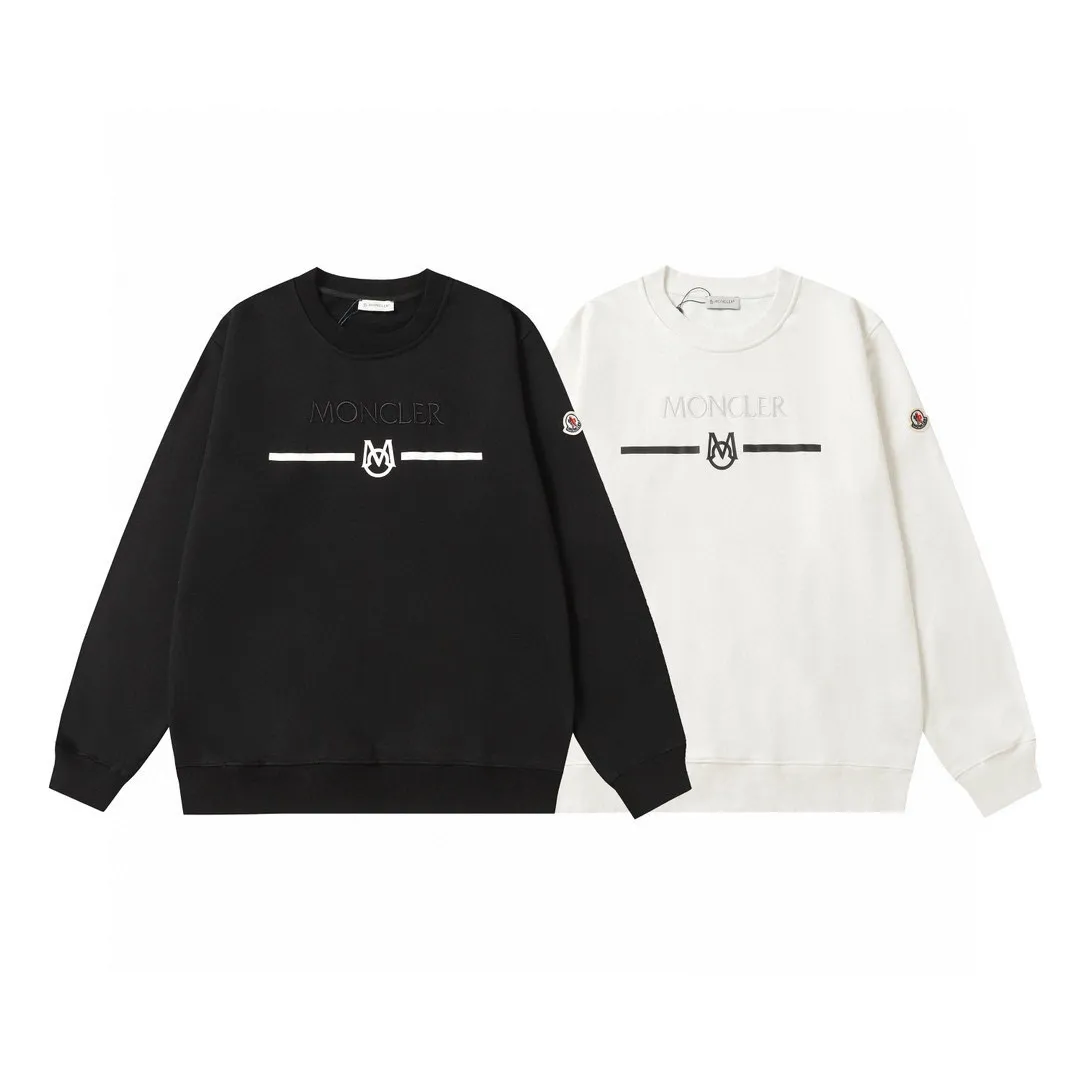 P210 Style No.: 854 〈MONCLER〉The price of the embroidered printed round neck sweatshirt with a hood is actually quite advantageous. Those who have been to the counters should know that the price of the hooded sweatshirt is not much cheaper than that of Gucci Burberry. It is just relatively low-key and unwilling to hype. It is a picture that you want to buy or not. The aloof existence... ✅460 grams of 100% pure cotton wool fabric OS version is too large ✅Combined with the original high weight double yarn thread ✅Correct three-needle and five-thread craftsmanship Chain edge Color: Black White Size S M L