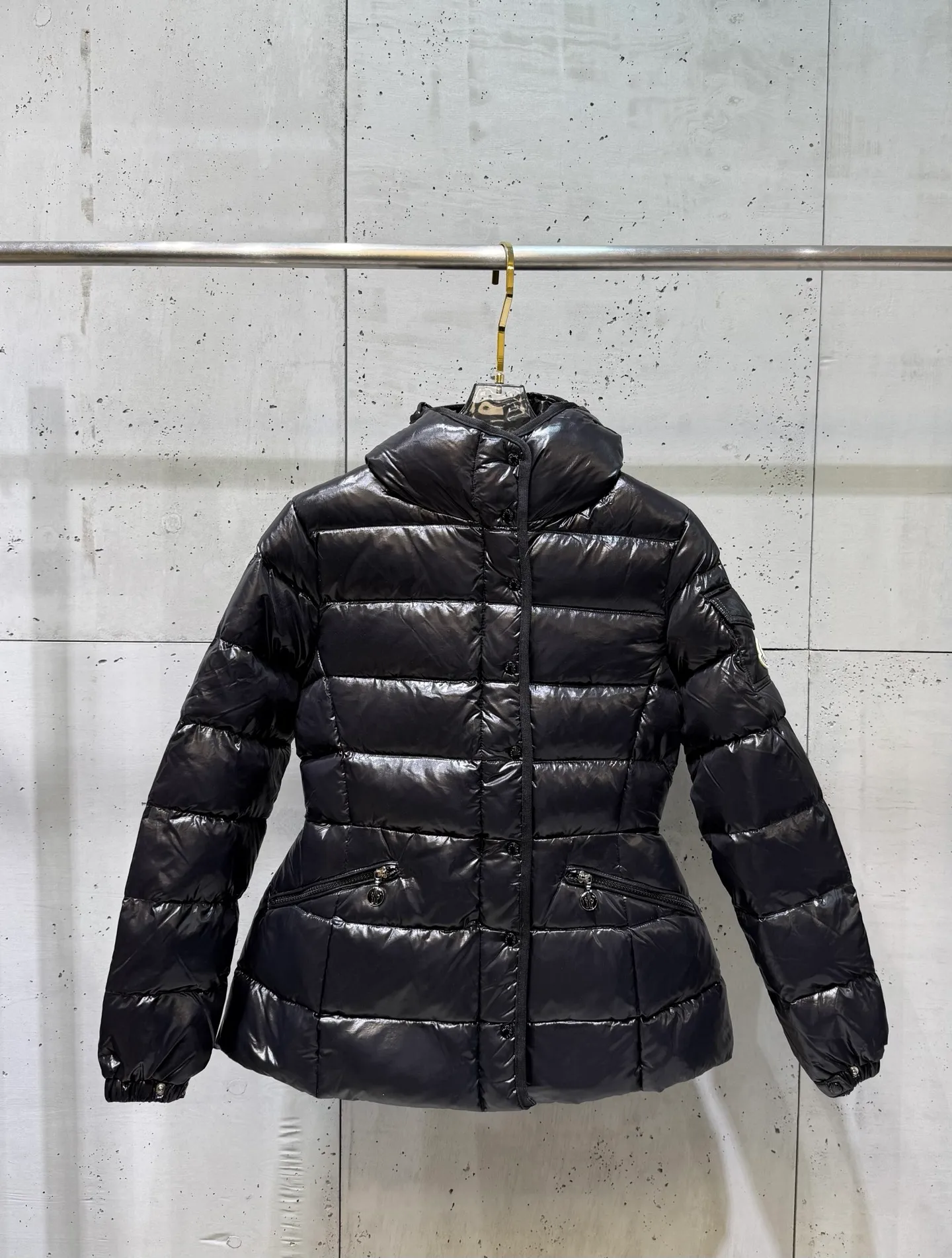 P920 Women's Moncler FW24 Barante short waist silhouette zipper long-sleeved down jacket Color: light pink off-white black Size: 0 1 2 3