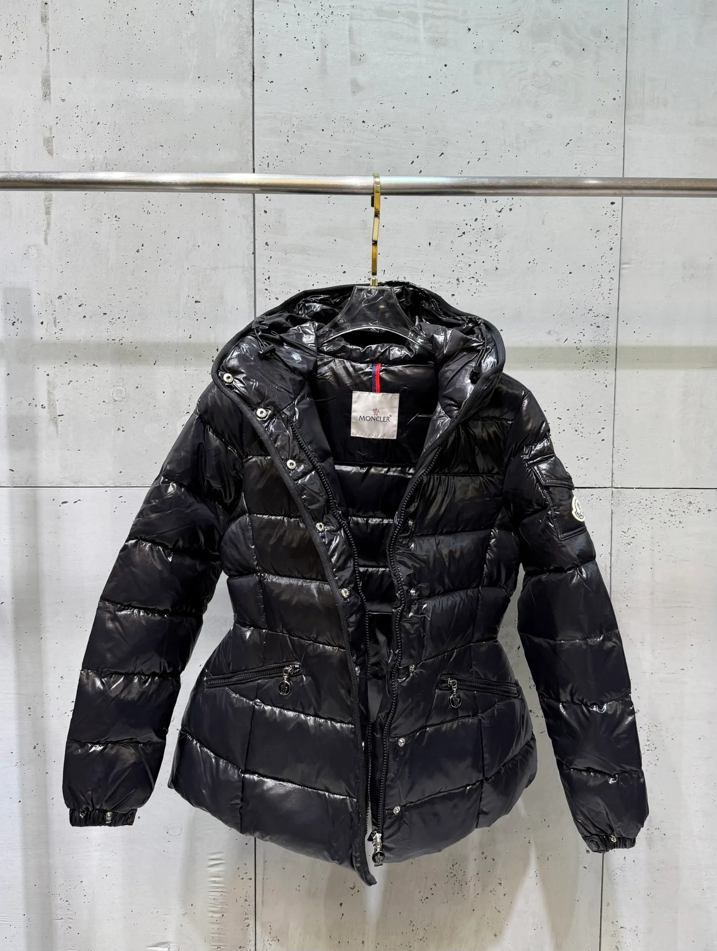 P920 Women's Moncler FW24 Barante short waist silhouette zipper long-sleeved down jacket Color: light pink off-white black Size: 0 1 2 3