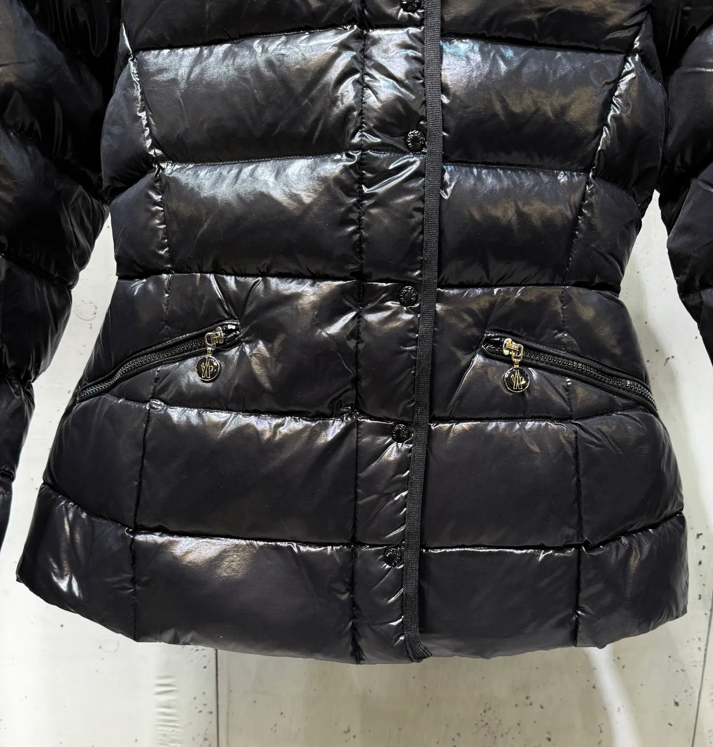 P920 Women's Moncler FW24 Barante short waist silhouette zipper long-sleeved down jacket Color: light pink off-white black Size: 0 1 2 3