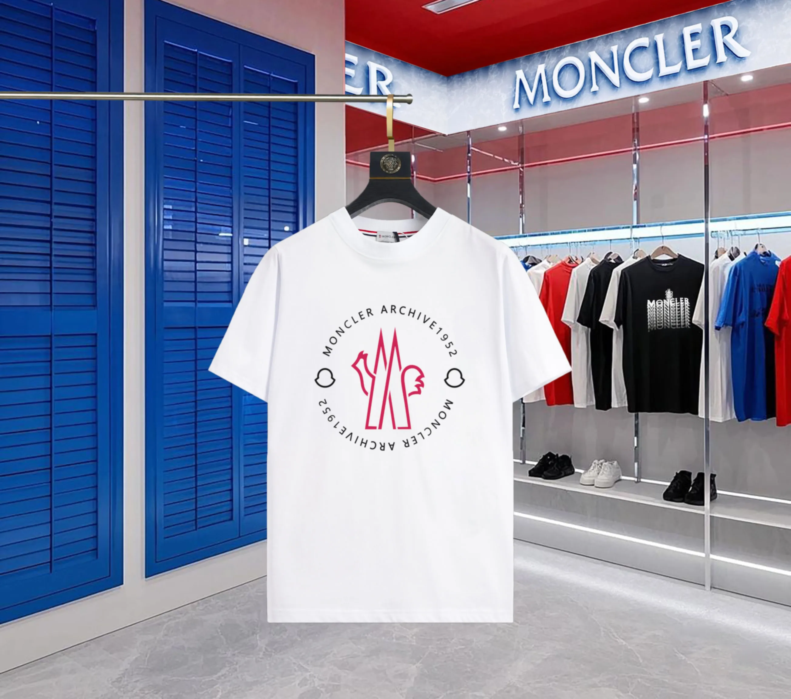 P140 💰Upgraded version "Mobile phone smart sensor ~ NFC chip armband ~ direct access to the official website for anti-counterfeiting" "Moncler ~ Mouth Mouth" 2025 new high-quality round neck short-sleeved T-shirt. The cuffs have imported embroidered labels. Customized dyeing, very comfortable to touch. Super versatile and good-looking short-sleeved. Complete with three labels. Non-market ordinary version. Feel free to compare. Quality is absolutely guaranteed! ‼ First of all, this original fabric is all custom-woven with 32-count double yarn fabric, 250G, and the weight is the same‼ Fine workmanship, double waistcoat method, double waistcoat method, double waistcoat method makes the whole dress more three-dimensional, which is not a craft that ordinary T-shirts can achieve🤪 Size: S-M-L-XL-2XL Color: black, white, apricot, same style for men and women
