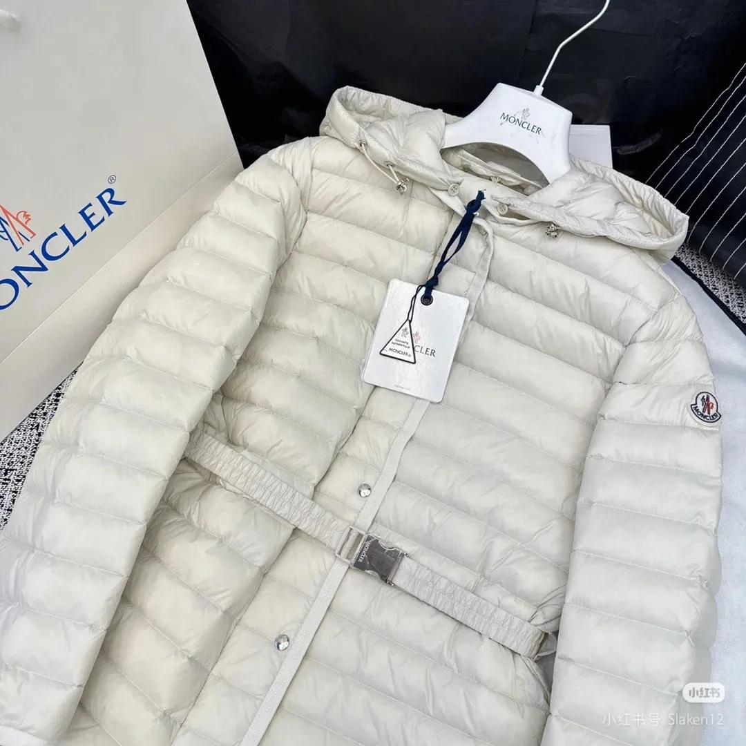 P760 2025 season new arrival 23Moncler OREDON women's mid-length slim belted goose down jacket. ✨Complete three standards, synchronized with counters ✨90 goose down filling ✨Slim-fitting design of the belt, not picky Sizes 0-3