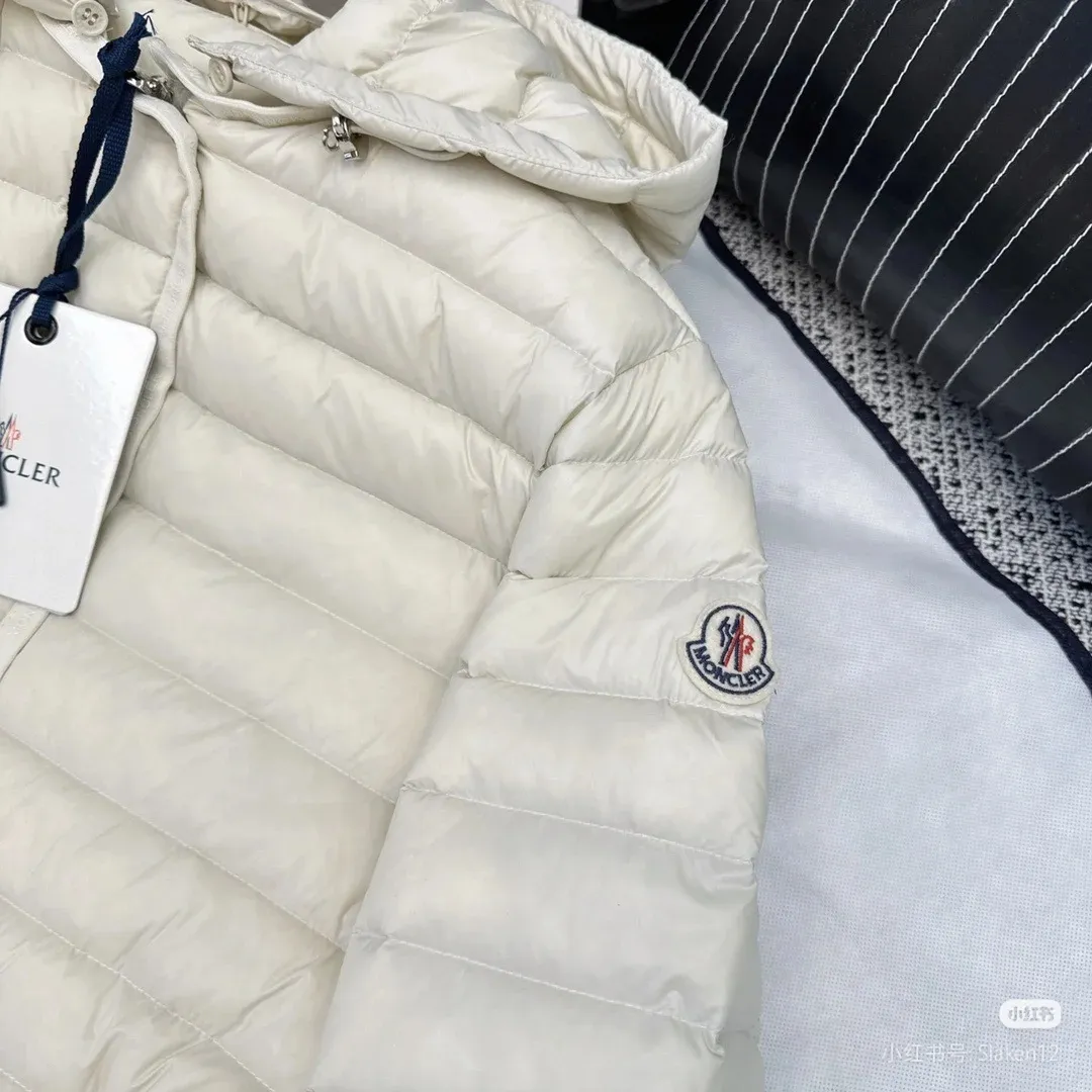 P760 2025 season new arrival 23Moncler OREDON women's mid-length slim belted goose down jacket. ✨Complete three standards, synchronized with counters ✨90 goose down filling ✨Slim-fitting design of the belt, not picky Sizes 0-3