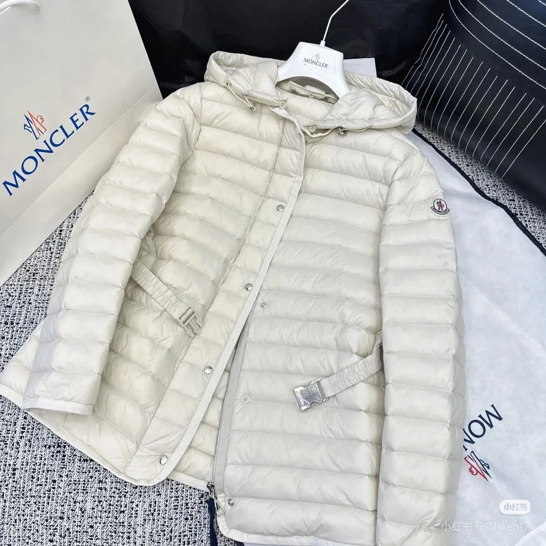 P760 2025 season new arrival 23Moncler OREDON women's mid-length slim belted goose down jacket. ✨Complete three standards, synchronized with counters ✨90 goose down filling ✨Slim-fitting design of the belt, not picky Sizes 0-3