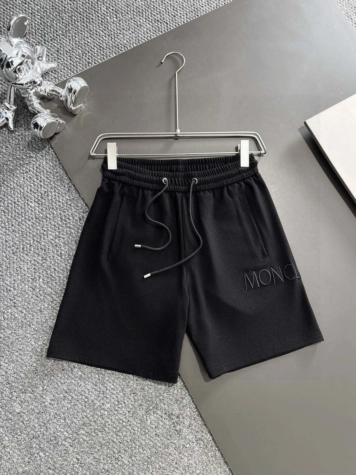 P560 Brand [MONCLER Mouth Covered] 2025 round neck short-sleeved shorts suit. The pure cotton fabric upper body will not be stuffy, the smooth and comfortable skin-friendly effect is more breathable, the fabric has its own texture, classic logo technology, a new interpretation from a unique angle, the first choice for fashion and versatility! Size: M-3XL (maximum wear: 190 pounds)