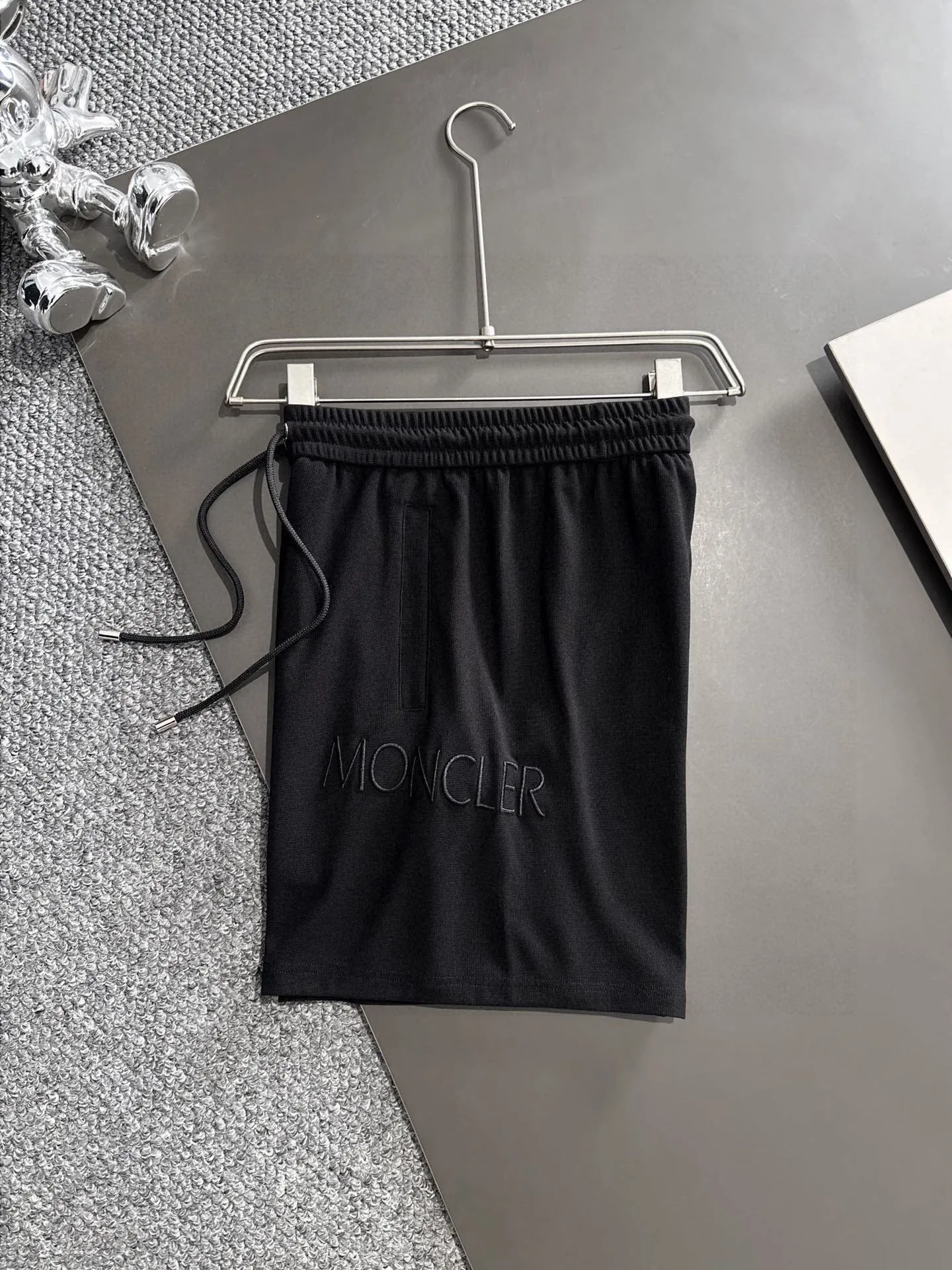 P560 Brand [MONCLER Mouth Covered] 2025 round neck short-sleeved shorts suit. The pure cotton fabric upper body will not be stuffy, the smooth and comfortable skin-friendly effect is more breathable, the fabric has its own texture, classic logo technology, a new interpretation from a unique angle, the first choice for fashion and versatility! Size: M-3XL (maximum wear: 190 pounds)
