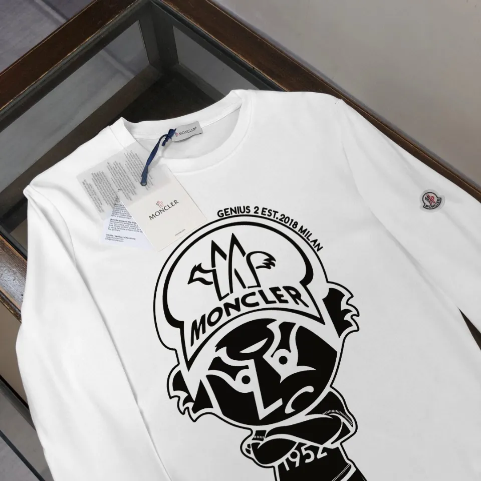 P180, a non-off-the-shelf model, you can trust it. Moncler printed long-sleeved T-shirt, 240g breathable cotton fabric, very soft and comfortable texture, does not shrink, does not deform, does not ball), can be worn alone as a base layer. Original customized accessories, collar label, care mark, hangtag, packaging (perfect details) Color: White Black Size: XS S M L