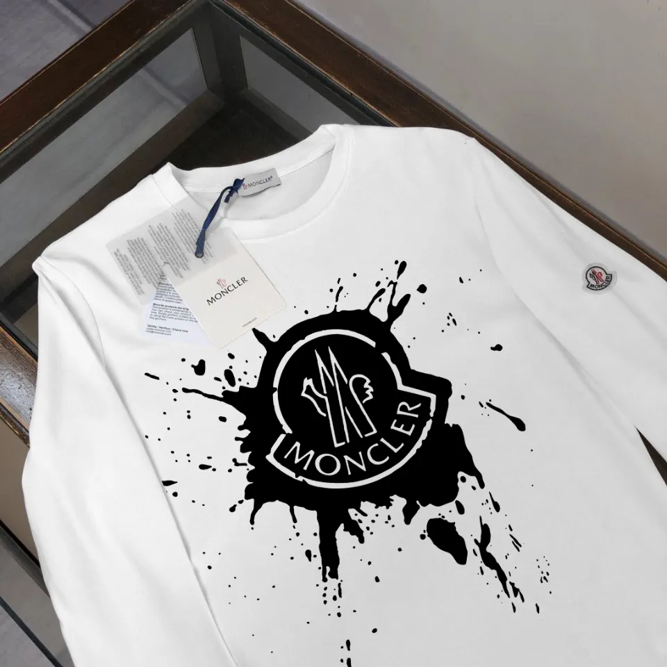 P180, a non-off-the-shelf model, you can trust it. Moncler printed long-sleeved T-shirt, 240g breathable cotton fabric, very soft and comfortable texture, does not shrink, does not deform, does not ball), can be worn alone as a base layer. Original customized accessories, collar label, care mark, hangtag, packaging (perfect details) Color: White Black Size: XS S M L