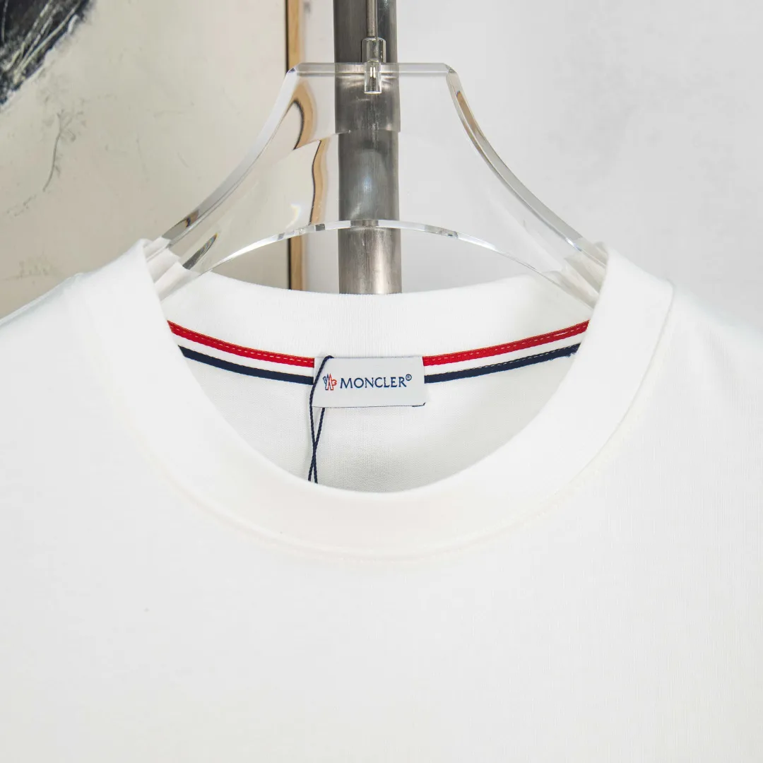 P190 💰 zp version [exclusive supply] MONCLER/muzzled 300g round neck short-sleeved T-shirt brand classic color matching double-sided letter LOGO embossed process official synchronization high version high quality fashion personality versatile trend pure original quality original fabric hang tag collar label washed wheat three standard complete color: black. white. Size: S M L XL XXL No.: WS10020