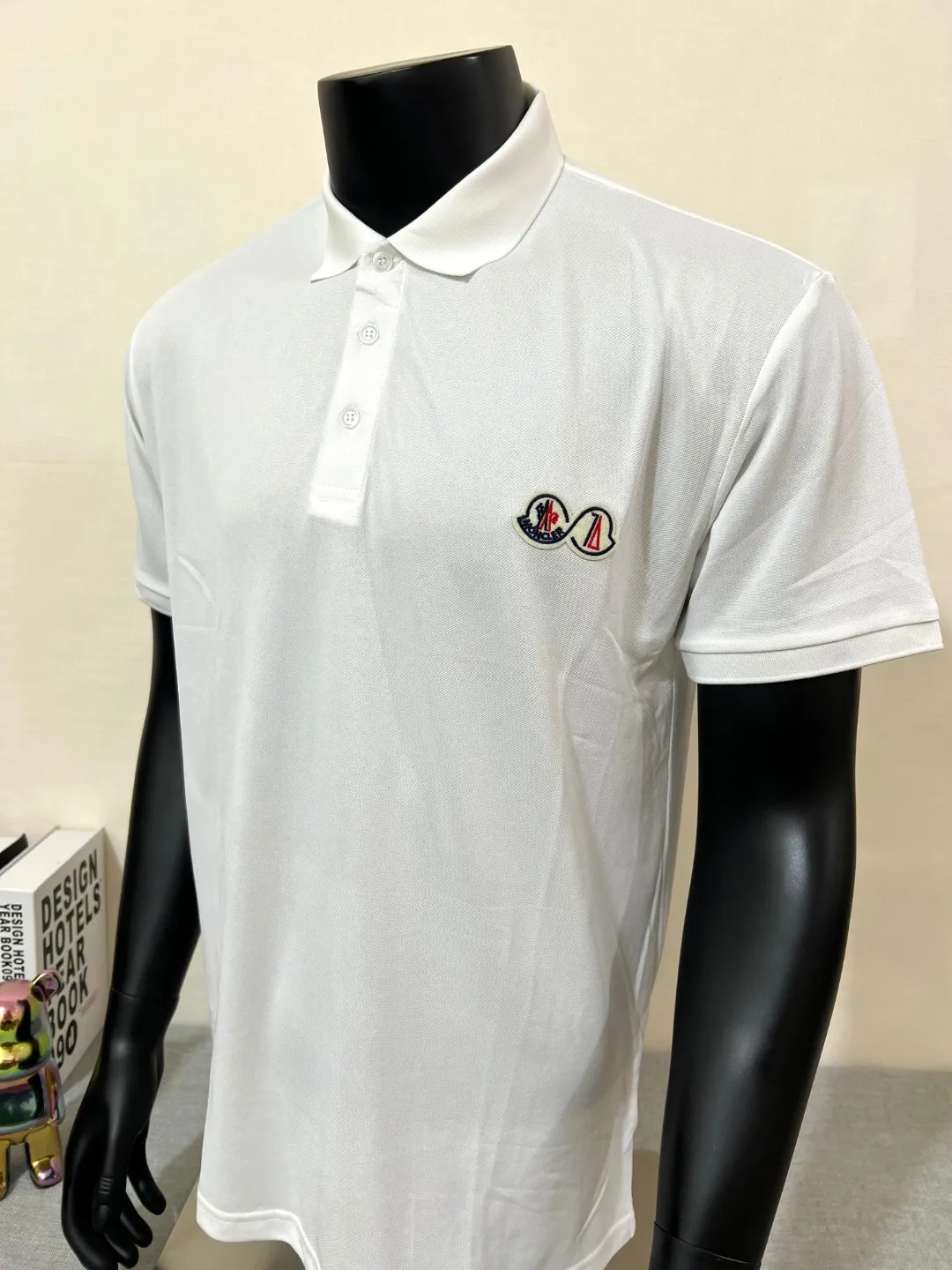 P150 MONCLER 2025ss summer ice silk quick-drying polo shirt, double-label commemorative version synchronized with the official website, short-sleeved T-shirt customized with the same vat-dyed fabric, very comfortable to the touch, light and breathable with a stylish upper body, the latest spring and summer brick cabinet synchronization, logo details in place, original clothing with nfc scan code identification, very versatile style, first choice for business people, wearing a business-sound temperament, a must-have, hangtag Collar label: washed wheat, complete with three labels, color: black, white; size XS-2XL [regular version]