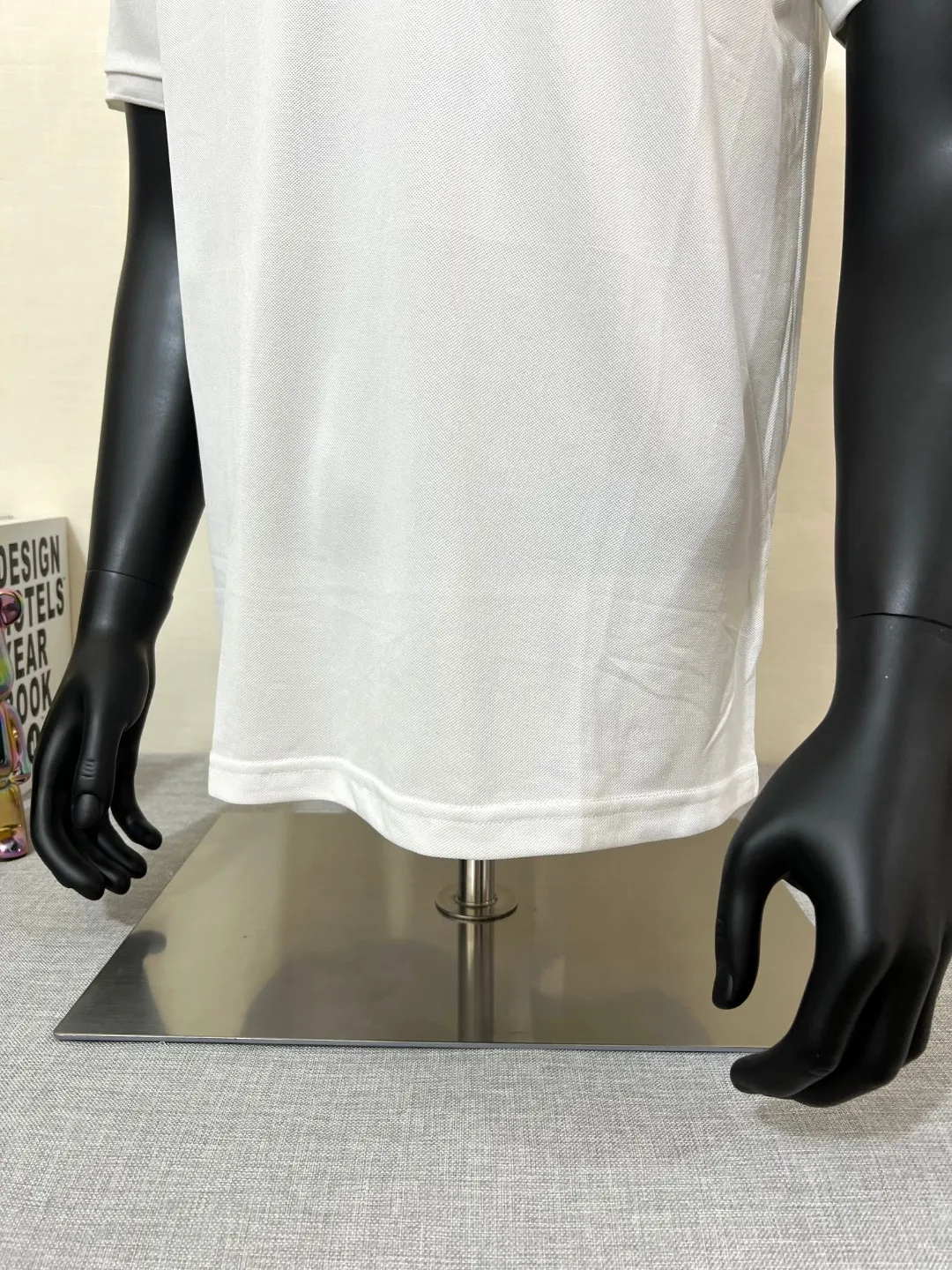 P150 MONCLER 2025ss summer ice silk quick-drying polo shirt, double-label commemorative version synchronized with the official website, short-sleeved T-shirt customized with the same vat-dyed fabric, very comfortable to the touch, light and breathable with a stylish upper body, the latest spring and summer brick cabinet synchronization, logo details in place, original clothing with nfc scan code identification, very versatile style, first choice for business people, wearing a business-sound temperament, a must-have, hangtag Collar label: washed wheat, complete with three labels, color: black, white; size XS-2XL [regular version]