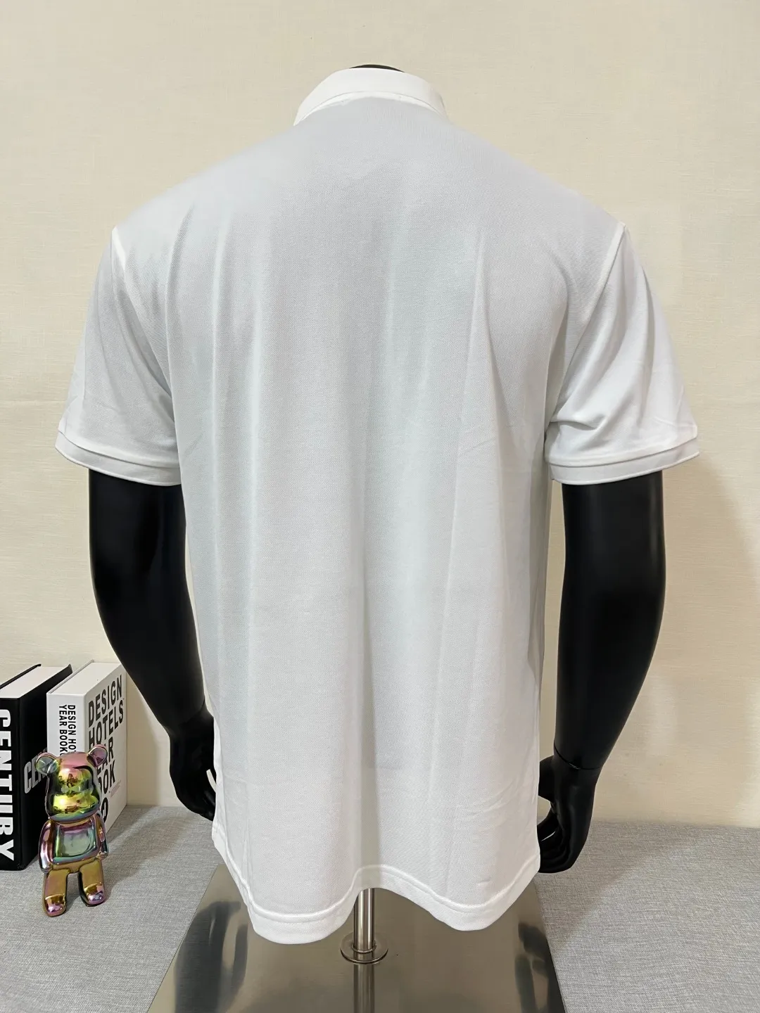 P150 MONCLER 2025ss summer ice silk quick-drying polo shirt, double-label commemorative version synchronized with the official website, short-sleeved T-shirt customized with the same vat-dyed fabric, very comfortable to the touch, light and breathable with a stylish upper body, the latest spring and summer brick cabinet synchronization, logo details in place, original clothing with nfc scan code identification, very versatile style, first choice for business people, wearing a business-sound temperament, a must-have, hangtag Collar label: washed wheat, complete with three labels, color: black, white; size XS-2XL [regular version]