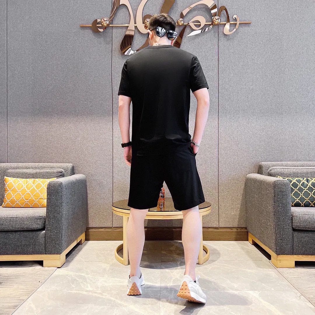 P290 Brand [MONCLER] 2025 new men’s short-sleeved shorts suit! Synchronous sales on the official website! High-end version on the market! It feels delicate and soft! Make you more comfortable to wear! The draped silhouette is awesome! Size: M-5XL (please state your height and weight when placing an order)