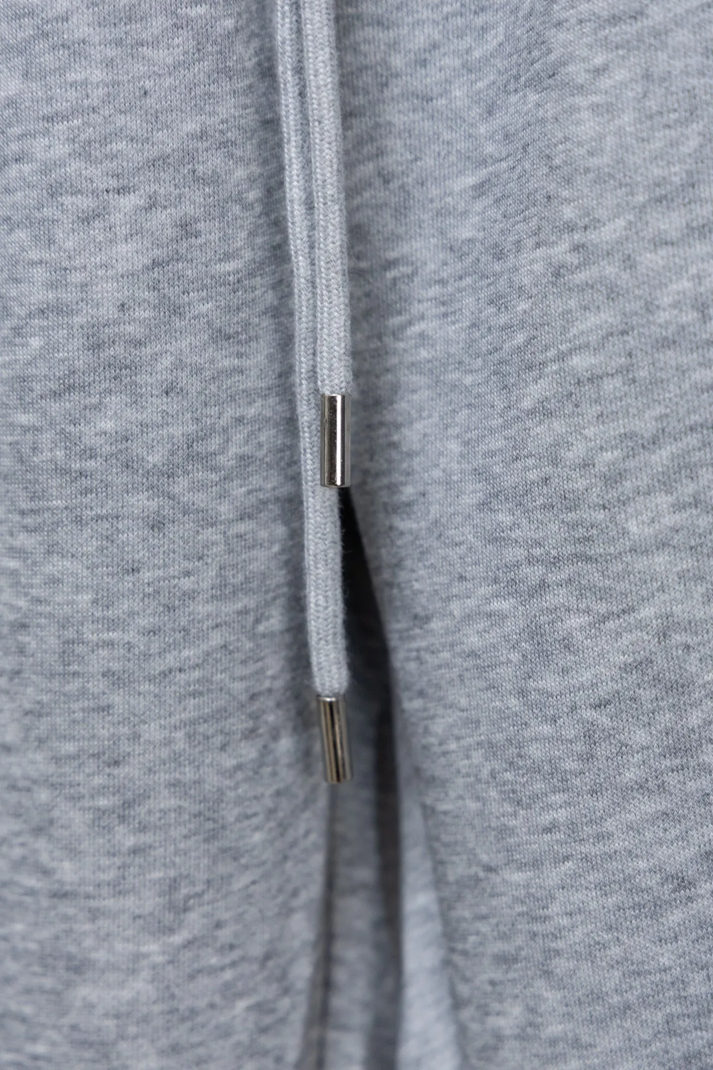 P220 Model No. J0198 MONCLER Men's classic embroidered logo webbing straight pants Made of 460 grams of pure cotton terry fabric with clear threading and 10,000-needle embroidery. Original order customization 1:1 with smooth and delicate lines. Better hand feel and texture. Not easy to deform, not easy to shrink, not easy to fade. Maintains long-lasting beauty. Color Black Gray Size S-XL