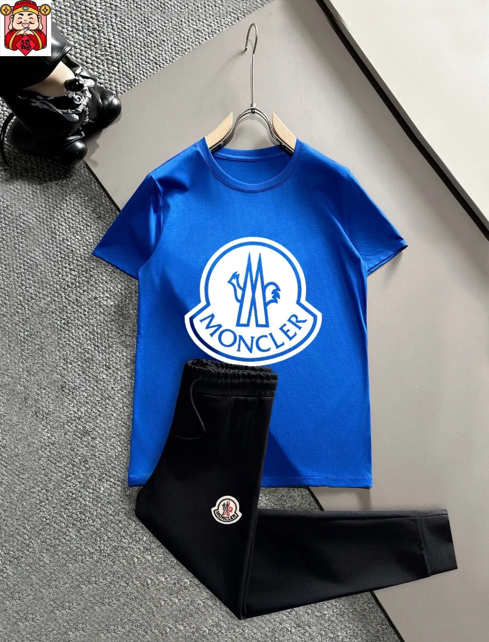 P330 💰【MONCLER】(Fat Man's Gospel) The same style as the 2025 official website. World-renowned luxury brand. Summer men's (double mercerized) high-quality 🐂 suit. It is made of imported original fabrics. It is a trendy style of the season and a versatile hit. Simple and elegant, precise workmanship allows you to be at the top of fashion. Size: M-5XL (can be worn up to 220 pounds)