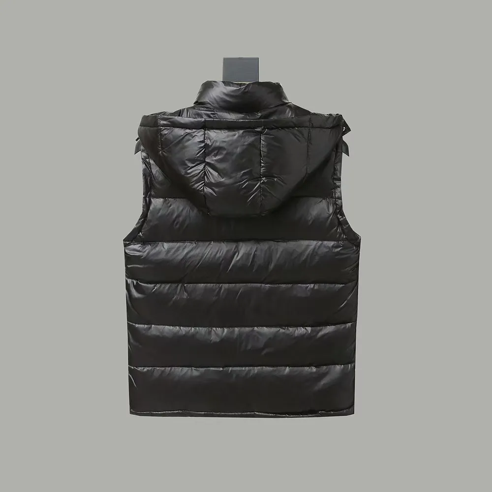 P840 MONCLER/Mask "Official website same style with classic embroidered small label" Hooded down vest - Fabric: National standard 90 white duck down jacket, made of polyester fiber fabric. Comfortable and warm, perfect appearance, good bulk recovery after compression, heat-containing warmth, complete three standards, original fabric, official same style, different from ordinary version on the market - Color: black - Size: M L XL XXL XXL XXXL - Purchase the original mold and create it with a full set of customized accessories. Details determine success or failure.  - Accessories: The original accessories are complete with one to one and three standards, os off-shoulder version, same style for men and women, official website quality - no gender distinction, same style for men and women