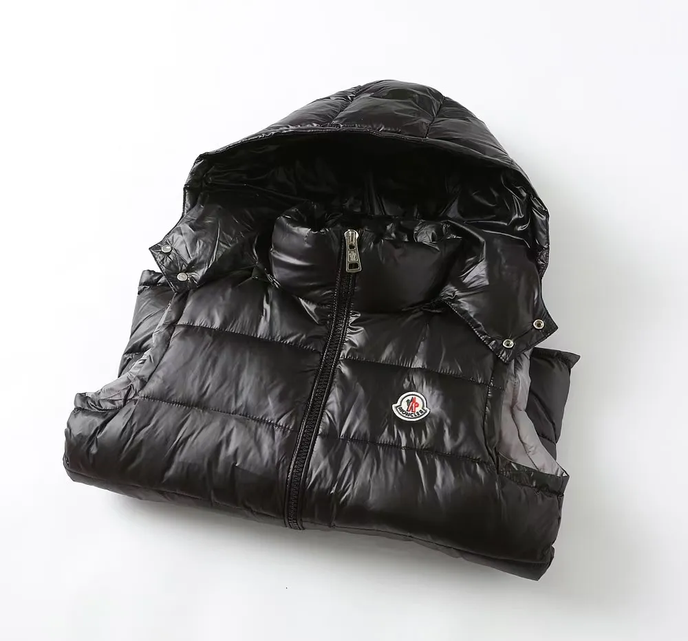 P840 MONCLER/Mask "Official website same style with classic embroidered small label" Hooded down vest - Fabric: National standard 90 white duck down jacket, made of polyester fiber fabric. Comfortable and warm, perfect appearance, good bulk recovery after compression, heat-containing warmth, complete three standards, original fabric, official same style, different from ordinary version on the market - Color: black - Size: M L XL XXL XXL XXXL - Purchase the original mold and create it with a full set of customized accessories. Details determine success or failure.  - Accessories: The original accessories are complete with one to one and three standards, os off-shoulder version, same style for men and women, official website quality - no gender distinction, same style for men and women