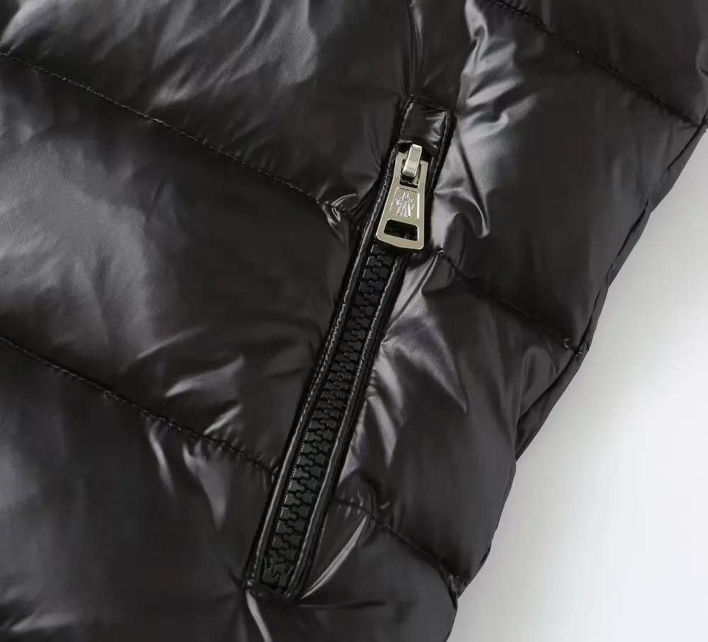 P840 MONCLER/Mask "Official website same style with classic embroidered small label" Hooded down vest - Fabric: National standard 90 white duck down jacket, made of polyester fiber fabric. Comfortable and warm, perfect appearance, good bulk recovery after compression, heat-containing warmth, complete three standards, original fabric, official same style, different from ordinary version on the market - Color: black - Size: M L XL XXL XXL XXXL - Purchase the original mold and create it with a full set of customized accessories. Details determine success or failure.  - Accessories: The original accessories are complete with one to one and three standards, os off-shoulder version, same style for men and women, official website quality - no gender distinction, same style for men and women